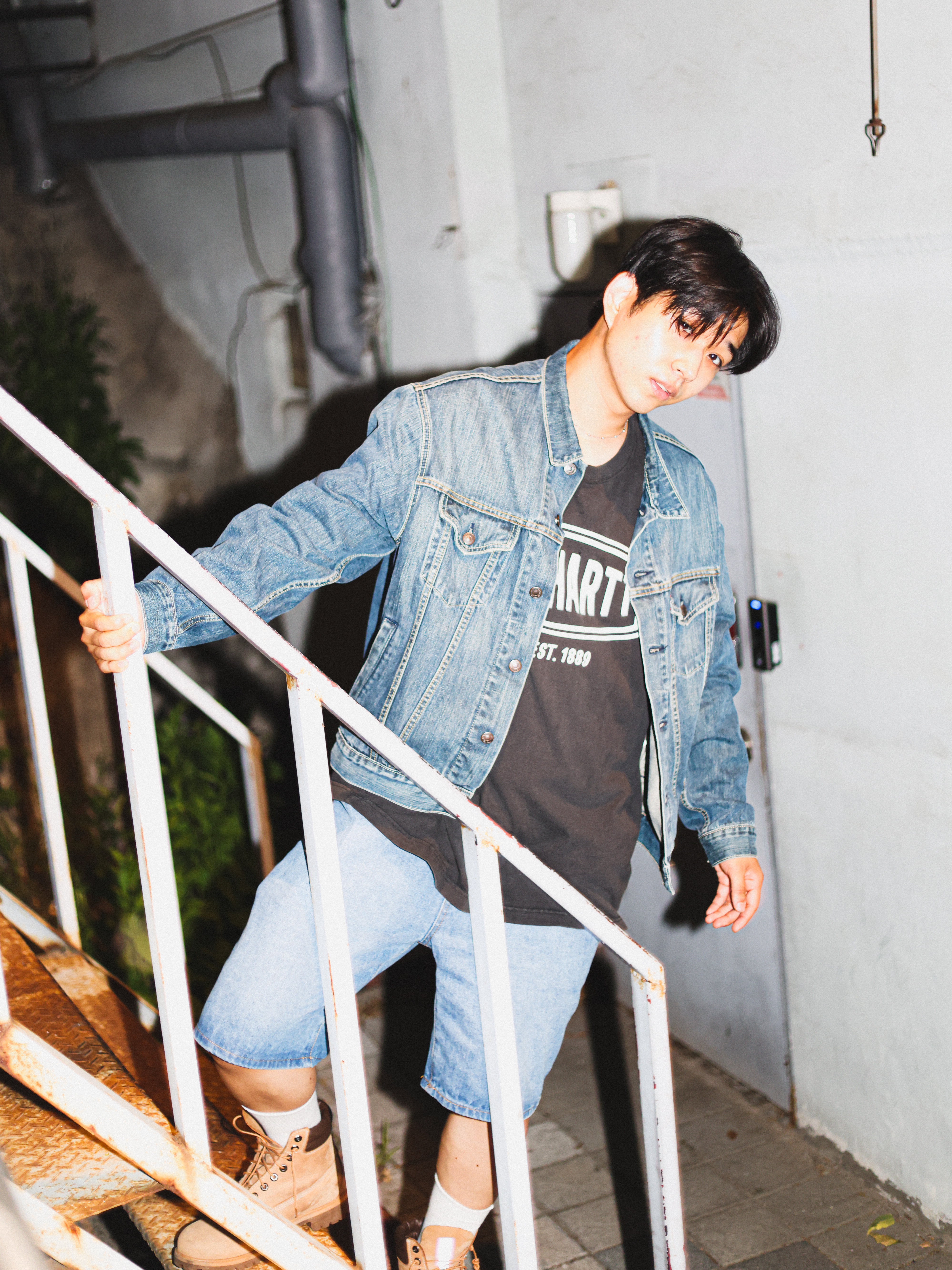 [KREAM 단독][니티드X림박스] Knitted Relaxed Washing Denim Two-Tuck Cinch Back Shorts Washing Blue, Timberland Premium 6 inch Waterproof Boot Wheat Nubuck - Wide 착용 스타일 - 1