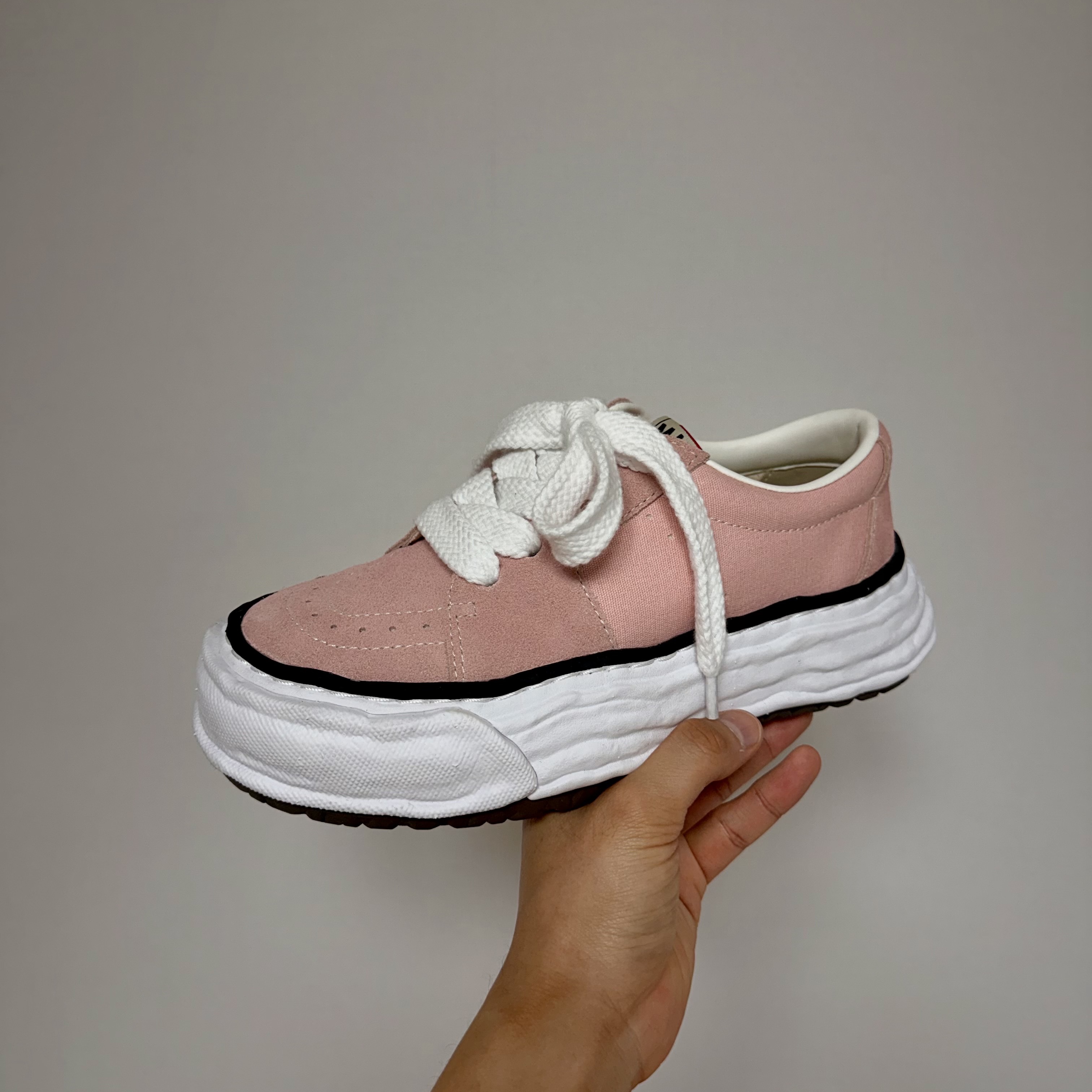 Mihara Yasuhiro Eric OG Sole Mix Material Low-Top Sneaker Pink 착용 스타일 - 2