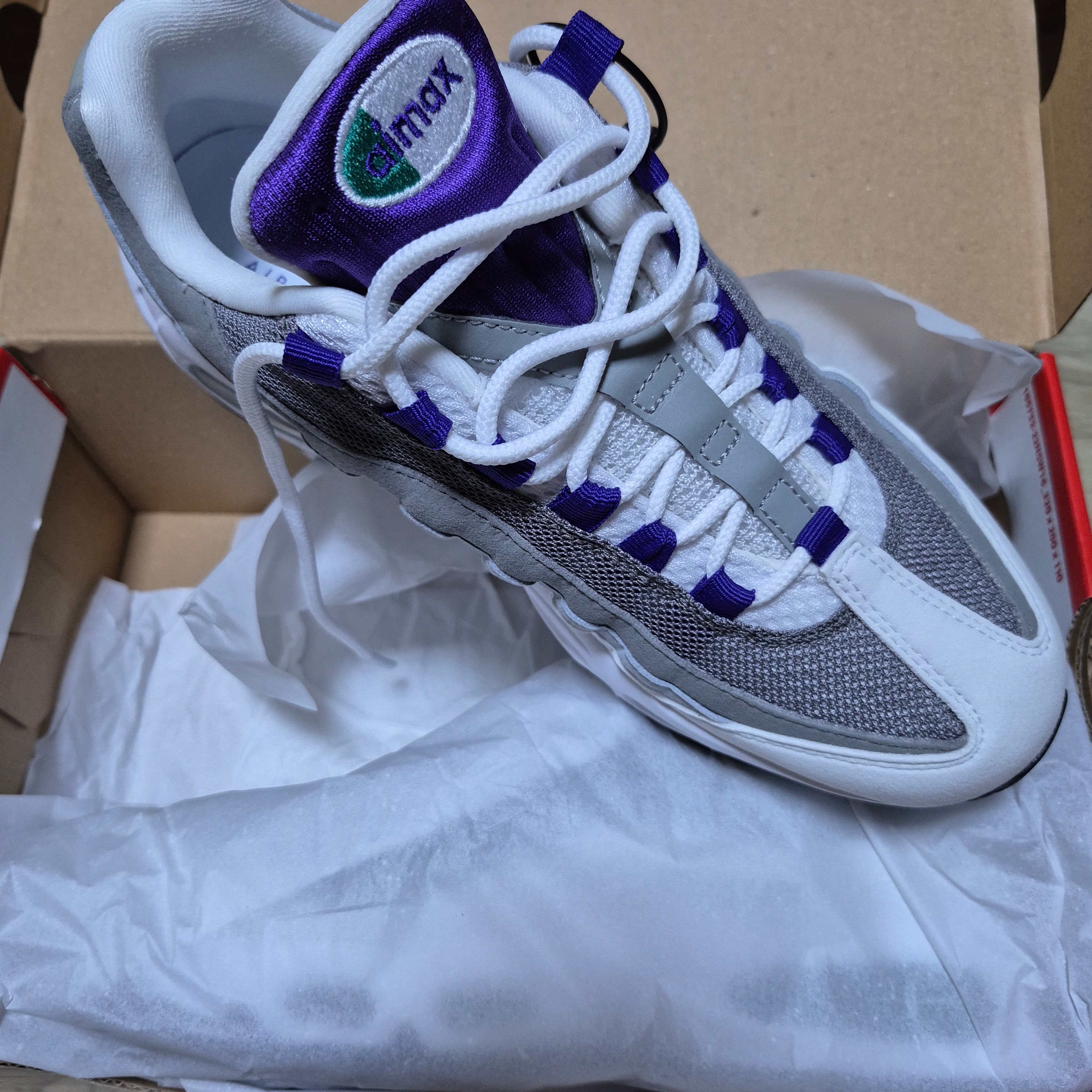 (W) Nike Air Max 95 White Emerald Green 착용 스타일 - 2