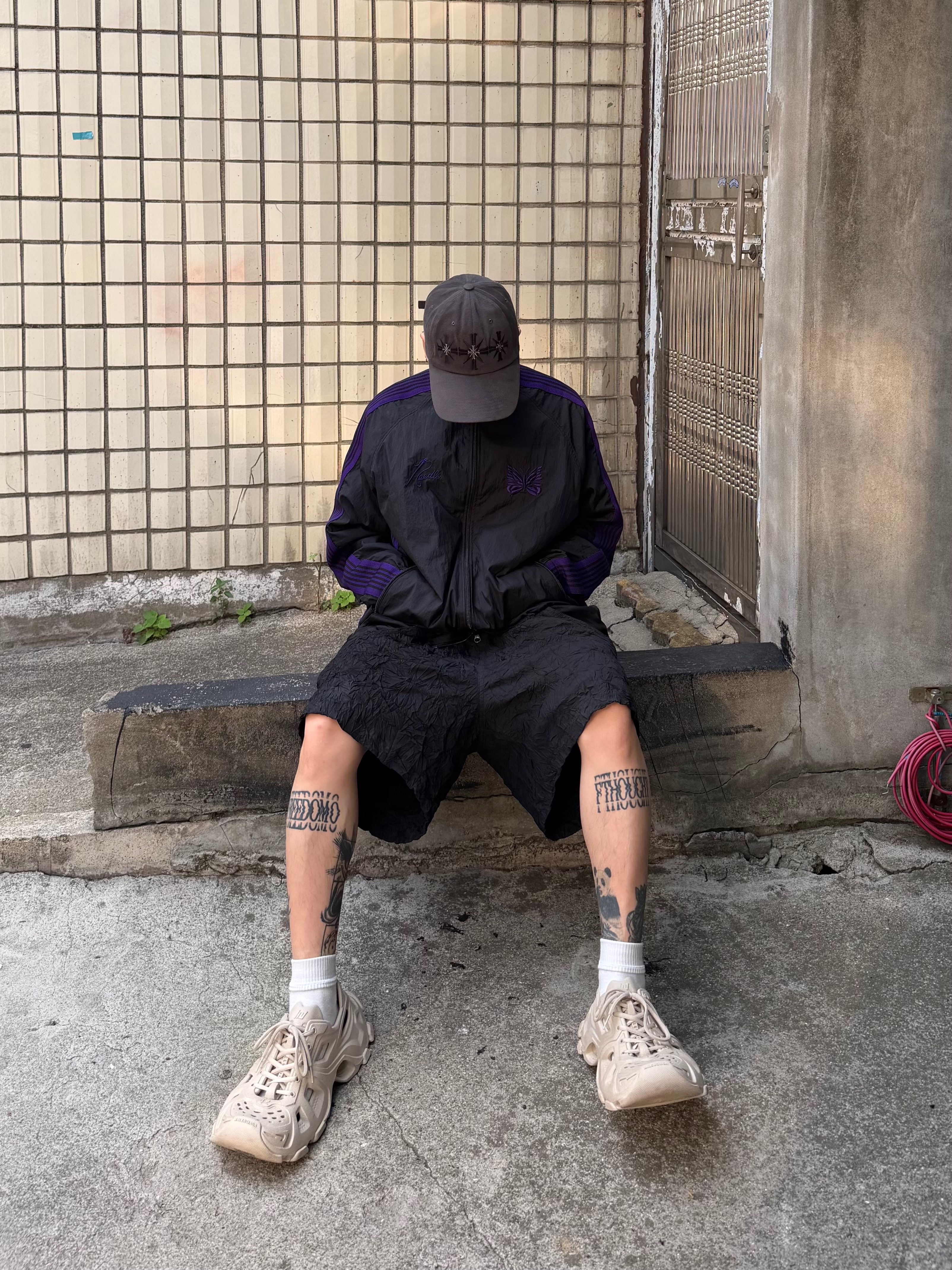 Needles x Beams Nylon Track Jacket Black Purple 착용 스타일 - 4