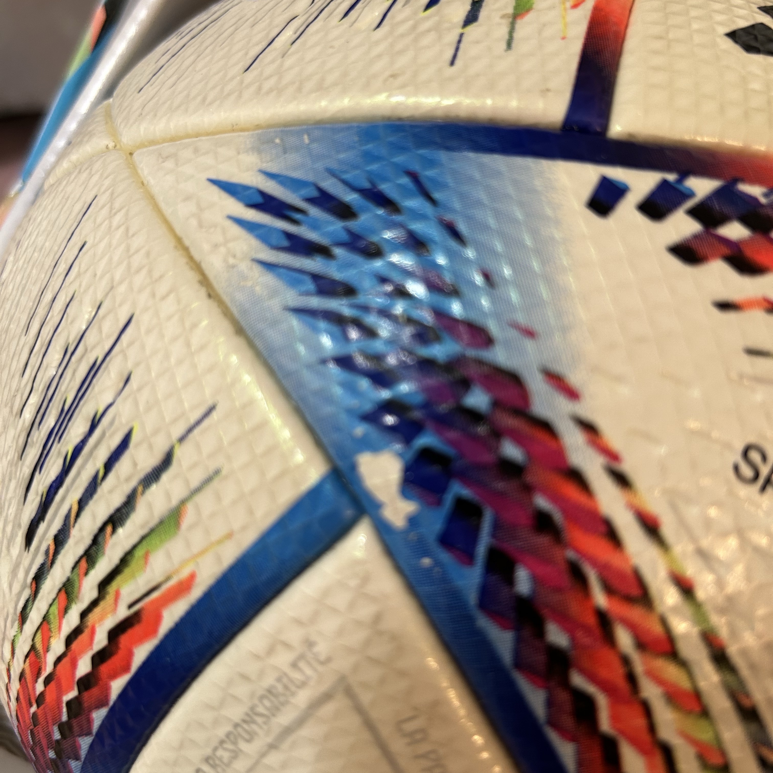 Adidas Al Rihla Pro Ball White Pantone 착용 스타일