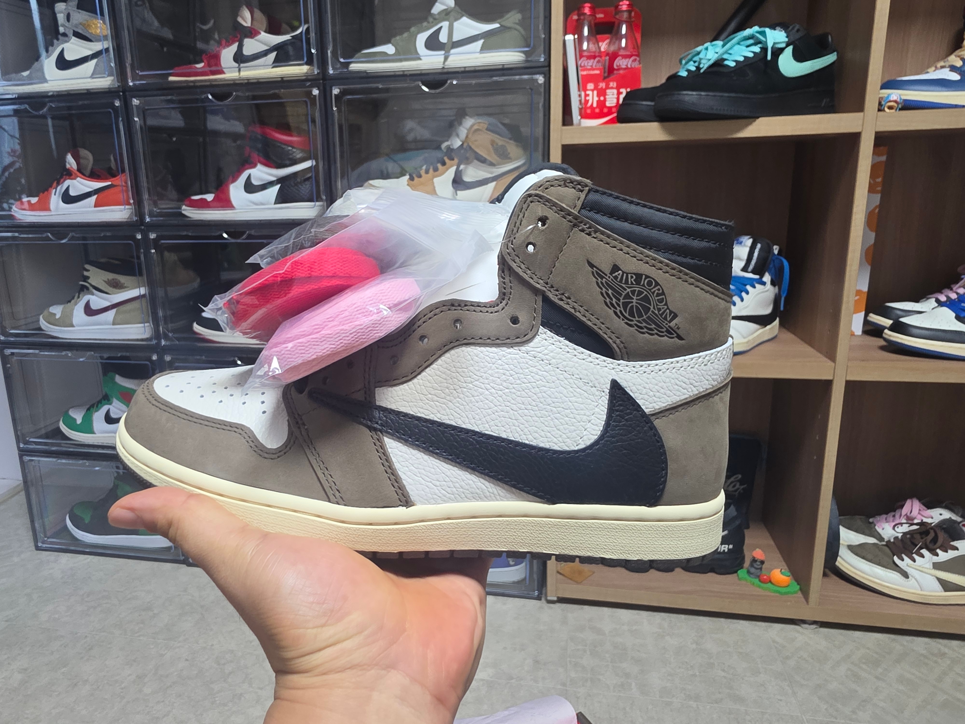 Jordan 1 x Travis Scott Retro High OG SP Mocha 착용 스타일
