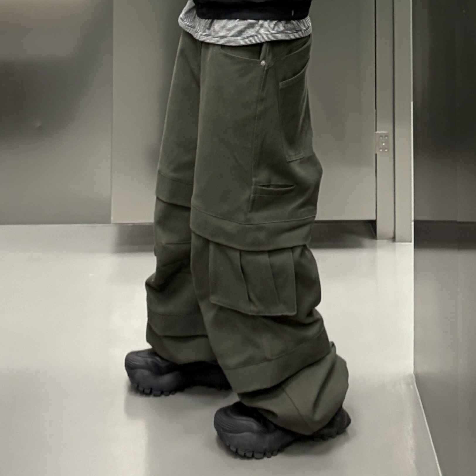 MJD Detachable Carpenter Sweat Pants Melange Grey, ERL Vamp Skate Shoe Pirate Black 착용 스타일 - 2