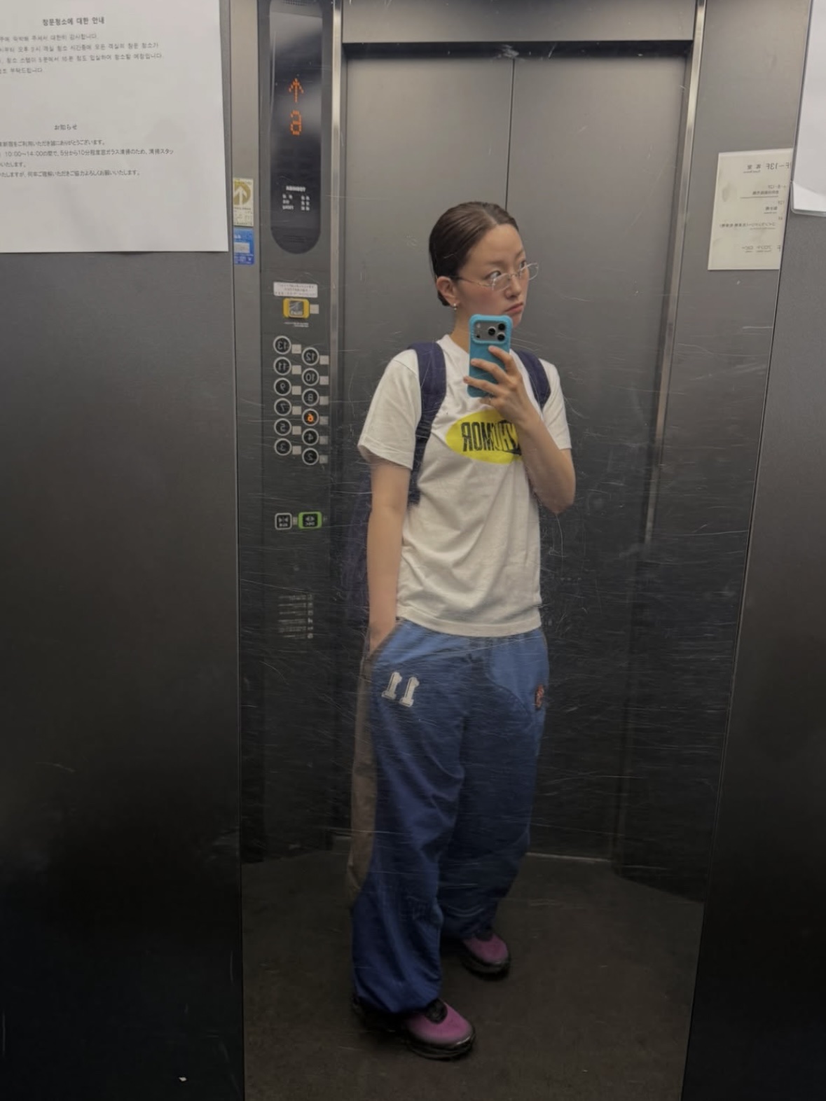 ITSMYHUMOR 2 In 1 Tee White, Supreme S Logo Track Pants Navy - 24FW 착용 스타일 - 3