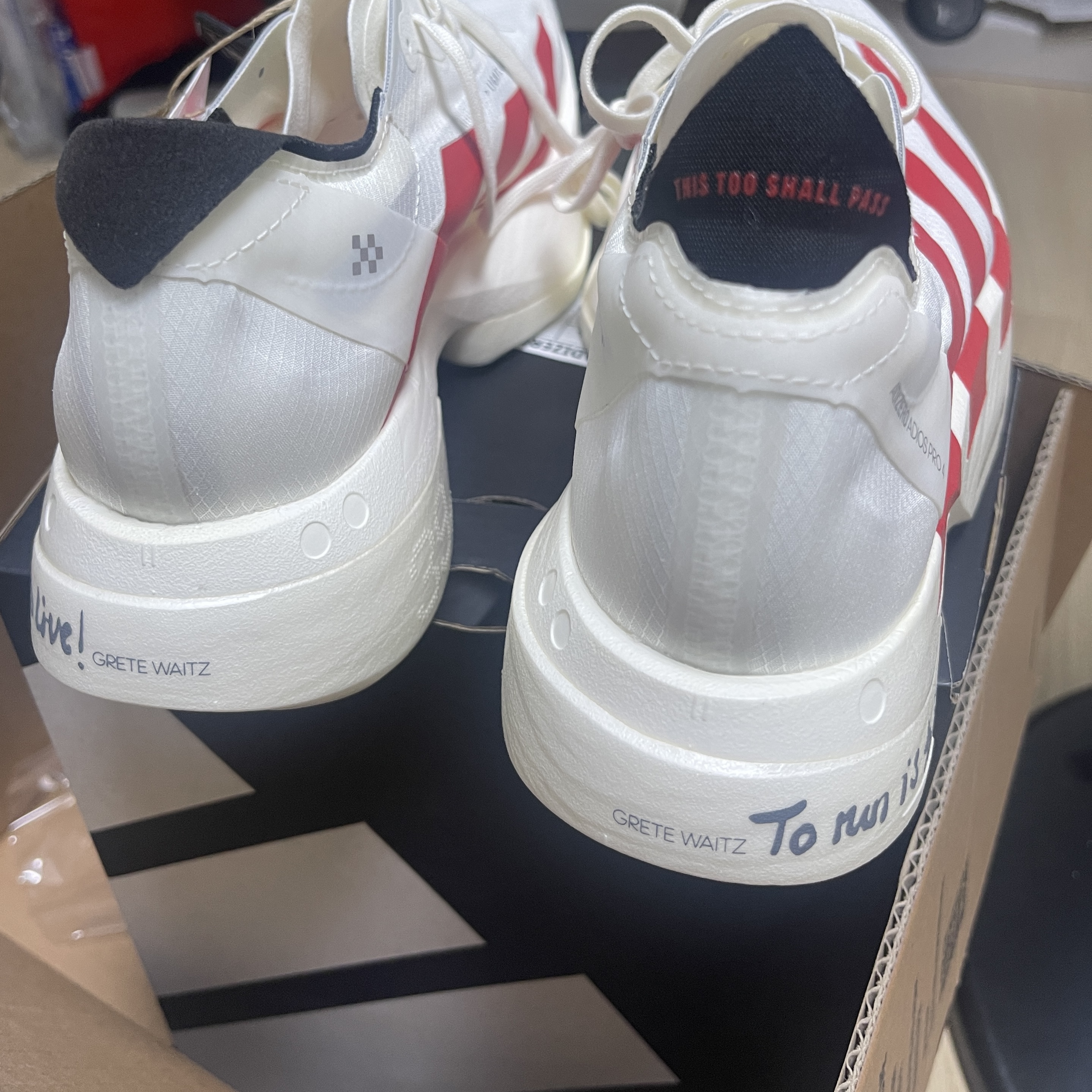 Adidas Adizero Adios Pro 4 Off White Better Scarlet 착용 스타일 - 2