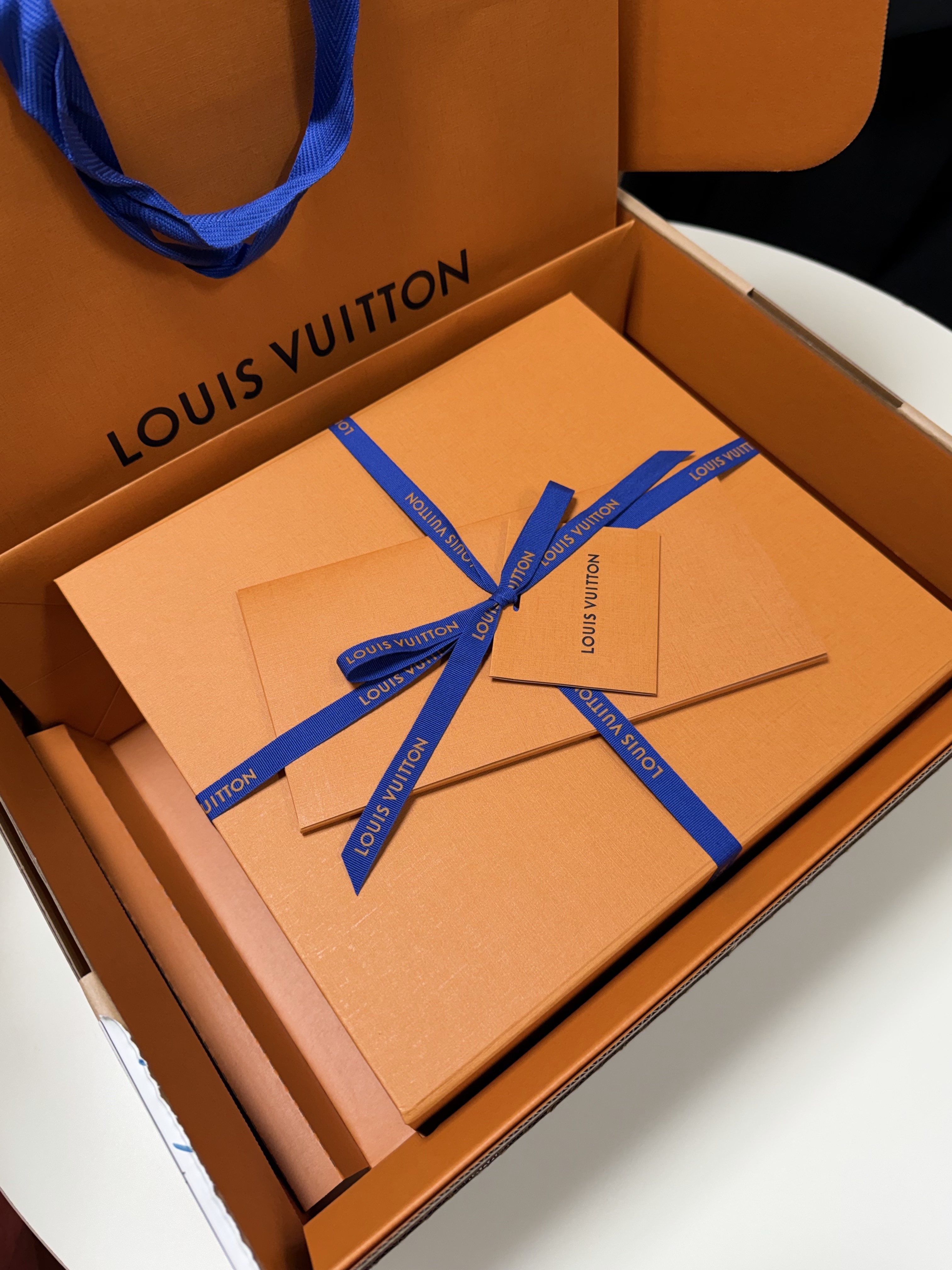Louis Vuitton Speedy Bandouliere 20 Monogram Beige 착용 스타일 - 4