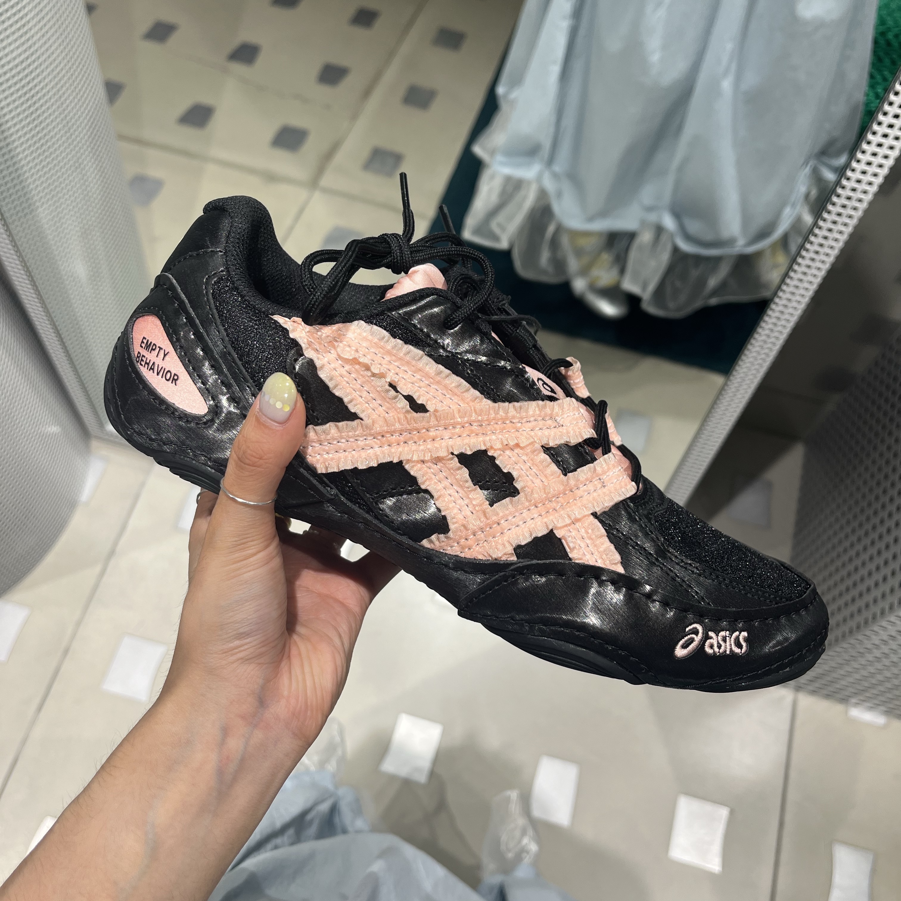 (W) Asics x Empty Behavior Hypersync Black Breeze 착용 스타일