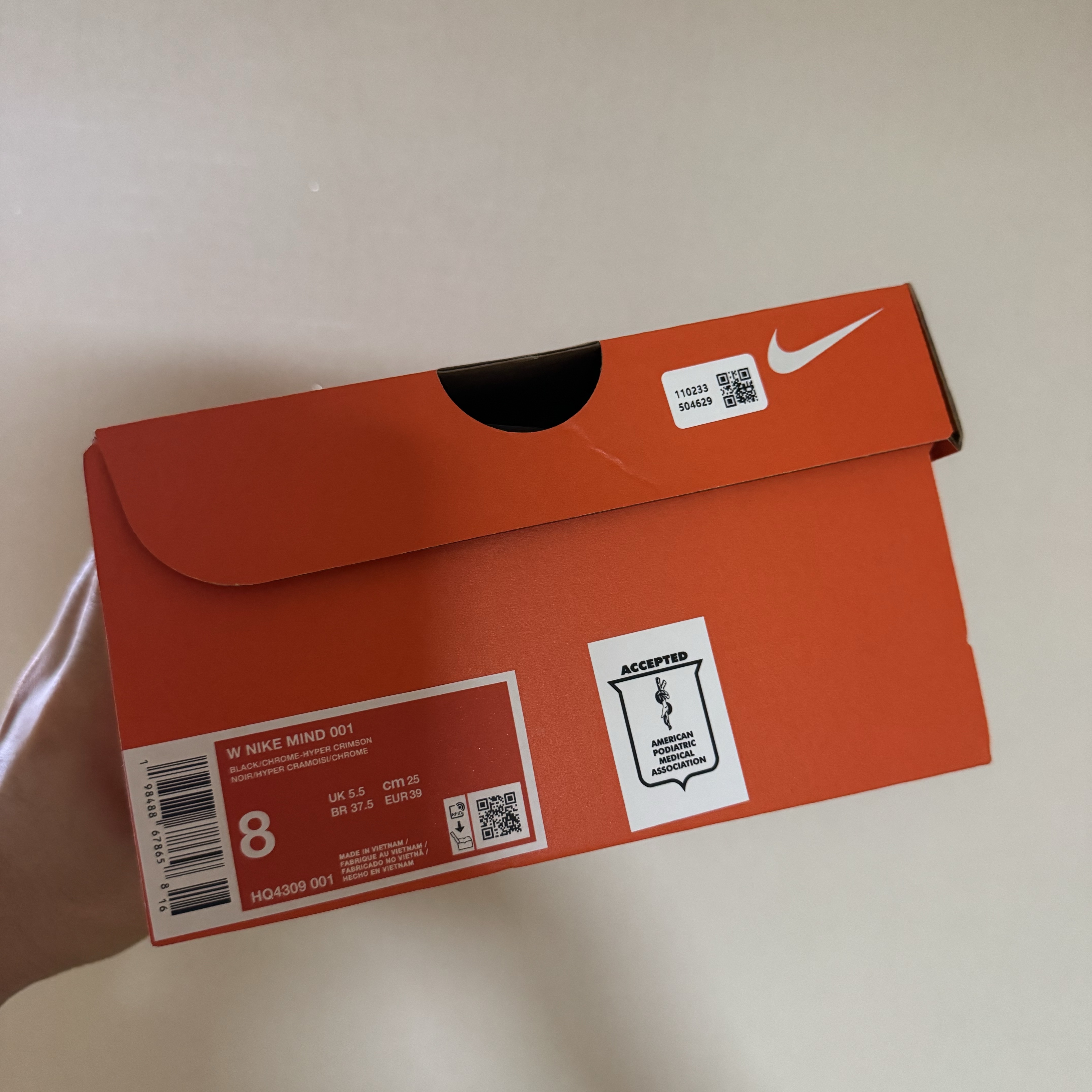 (W) Nike Mind 001 Black Hyper Crimson 착용 스타일