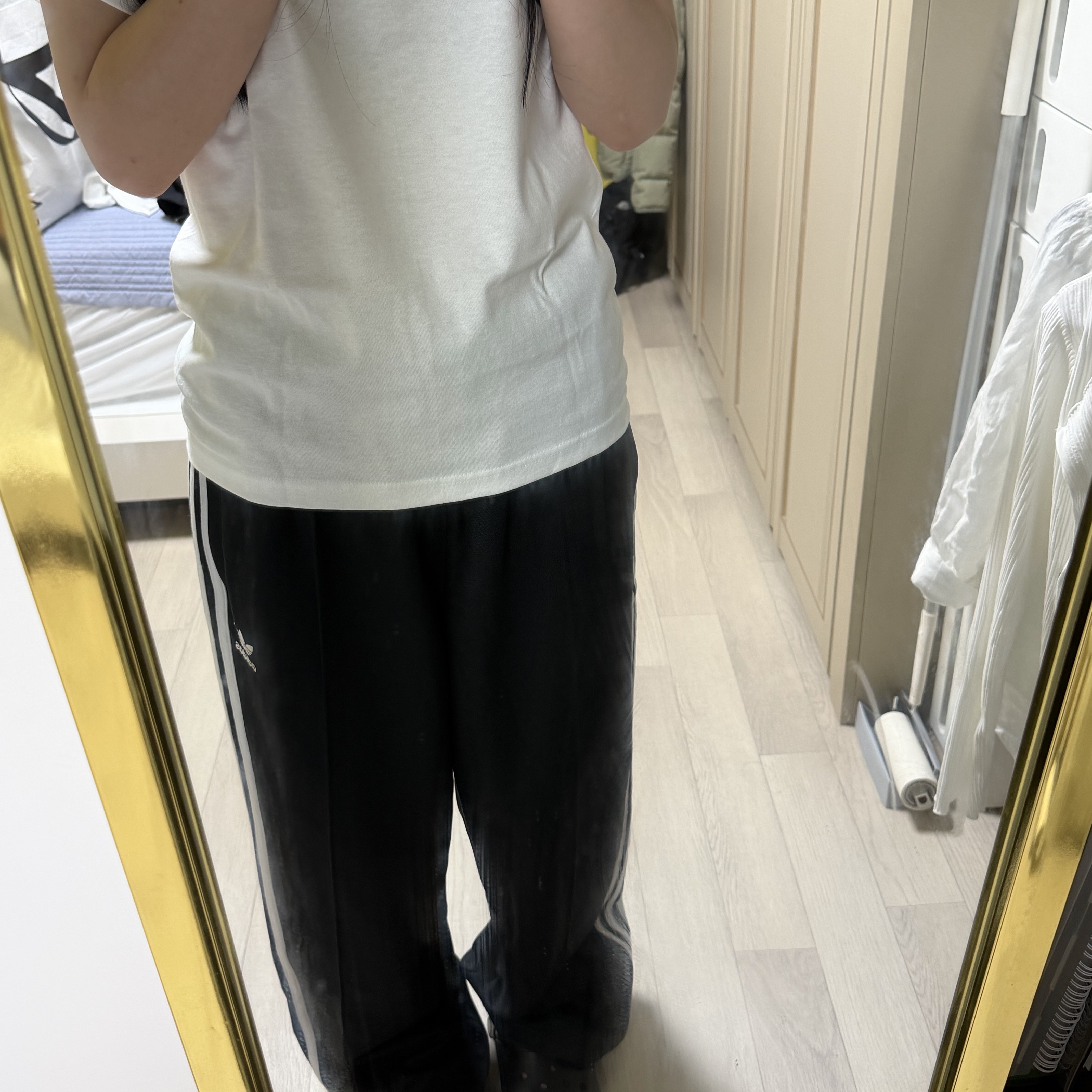 Adidas Adicolor Baggy Fit Firebird Track Pants Black - KR Sizing, Crocs Classic Clog Black 착용 스타일