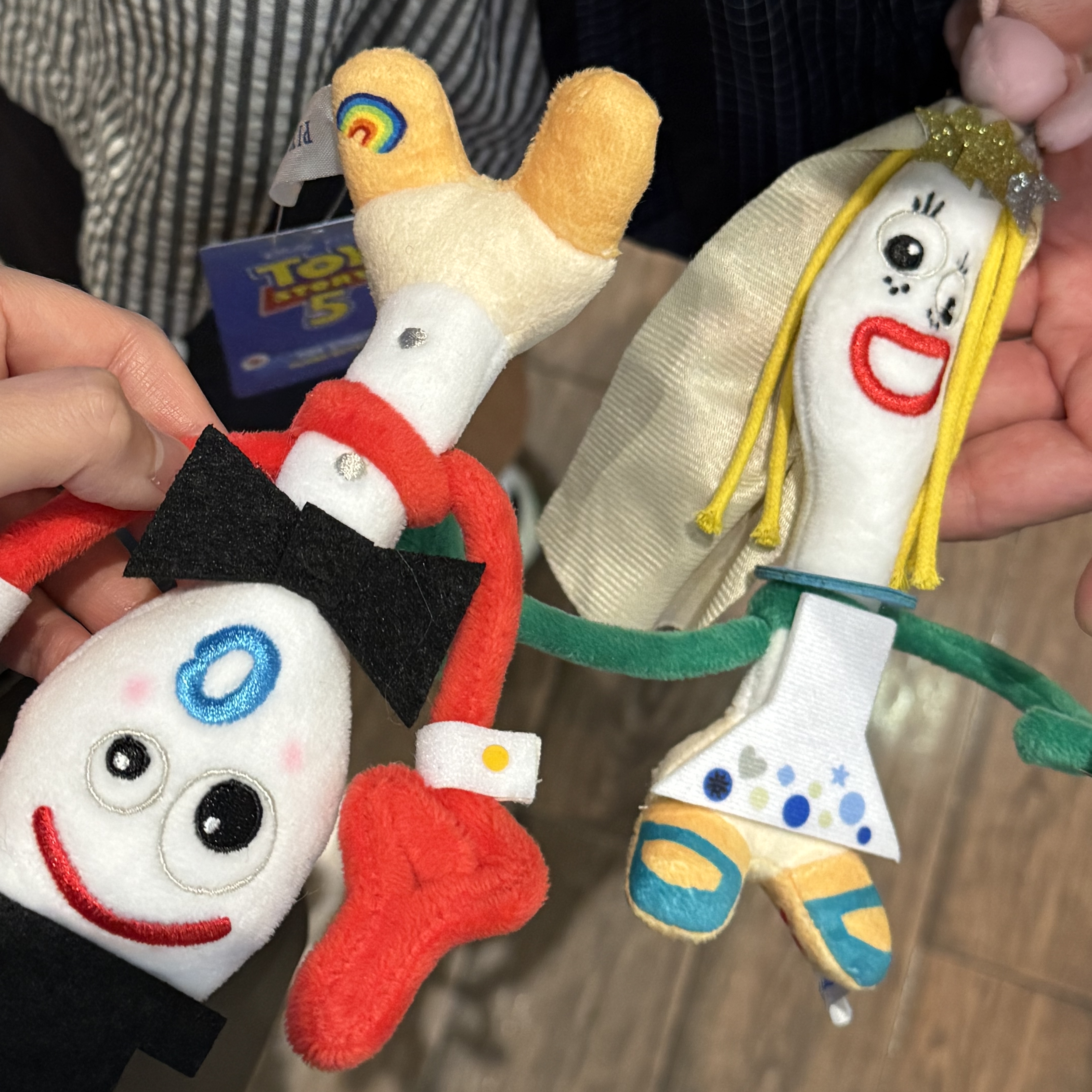 CGV x Toy Story 5 Wedding Plush Keyring Porky, CGV x Toy Story 5 Wedding Plush Keyring Karen 착용 스타일