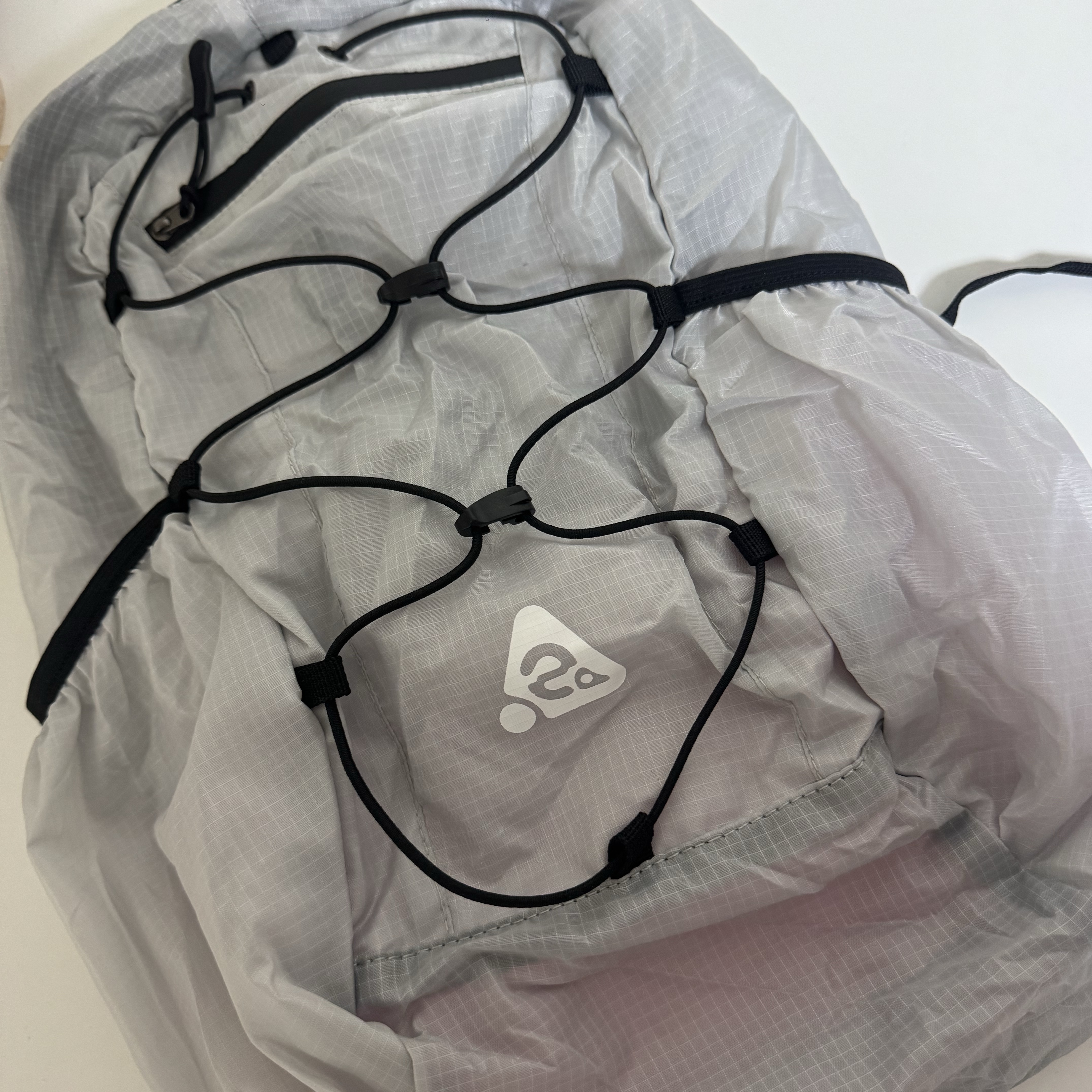 Heisan Ultra-light Compact Pocketbag V2 - Ice (M) 착용 스타일