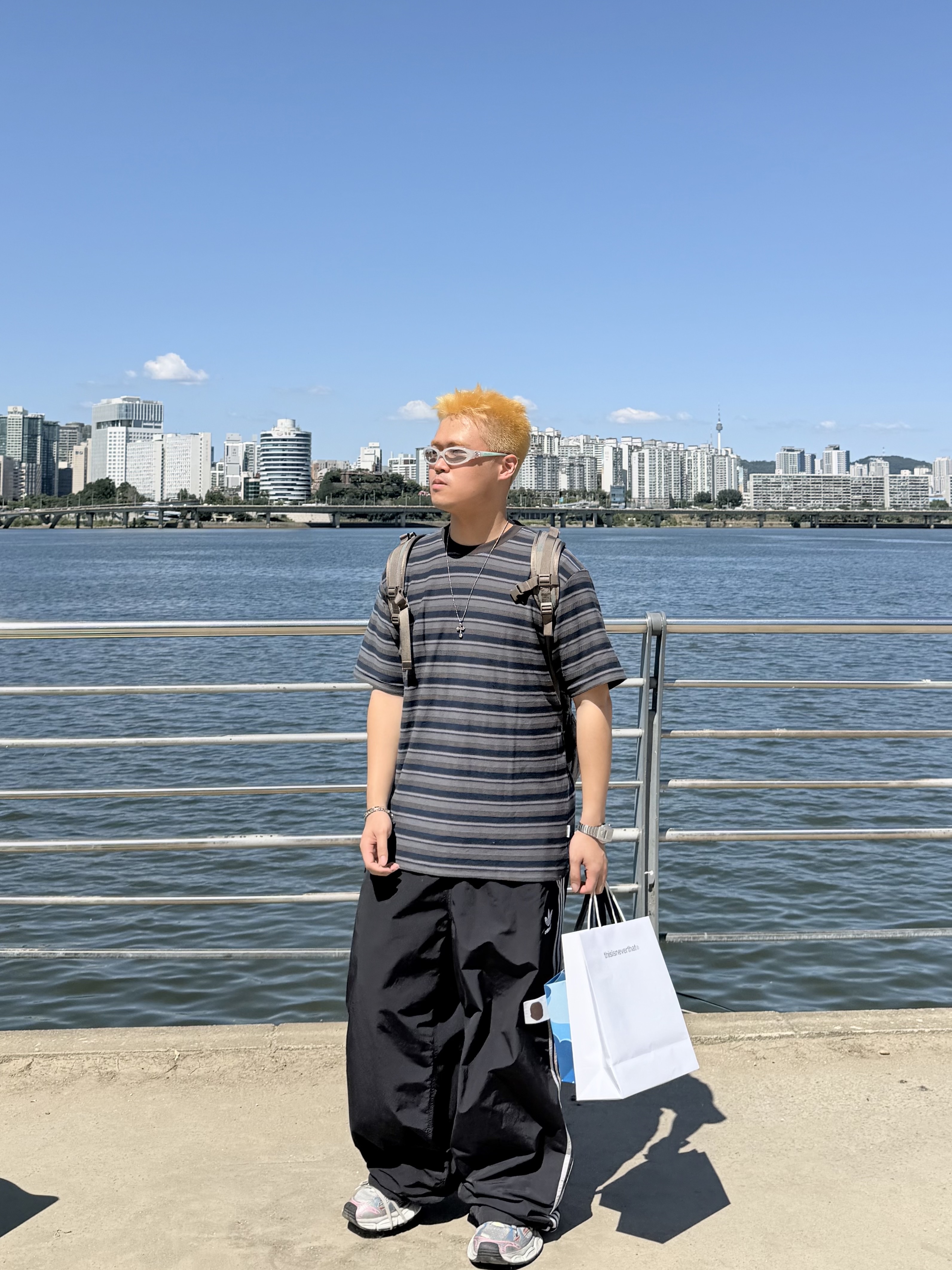 Thisisneverthat Inside Out Striped T-Shirt Navy, Gentle Monster Monde GC11 Gray Pink 착용 스타일 - 1