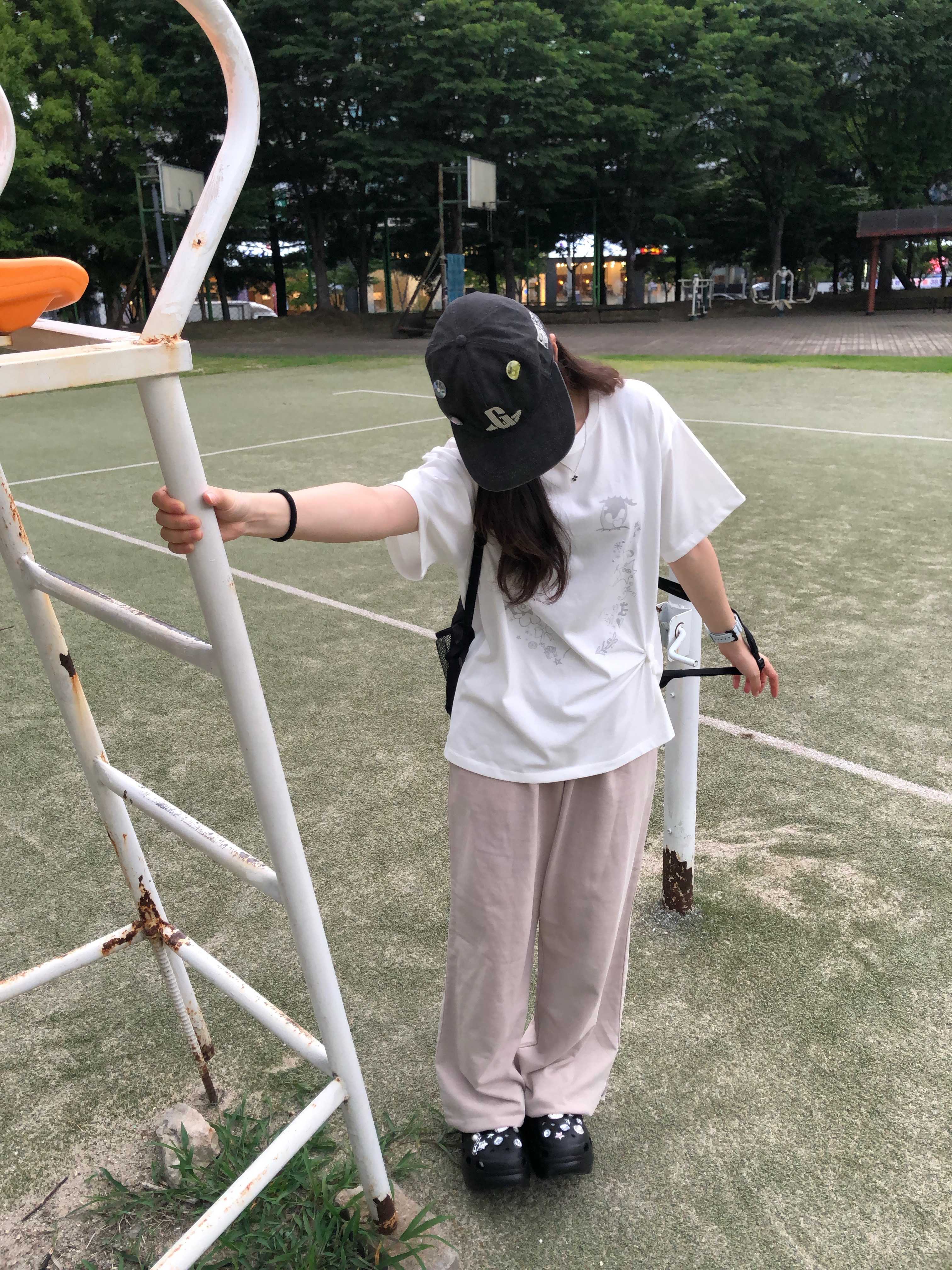The North Face Ultra-Z Backpack Charcoal - 26SS 착용 스타일 - 3