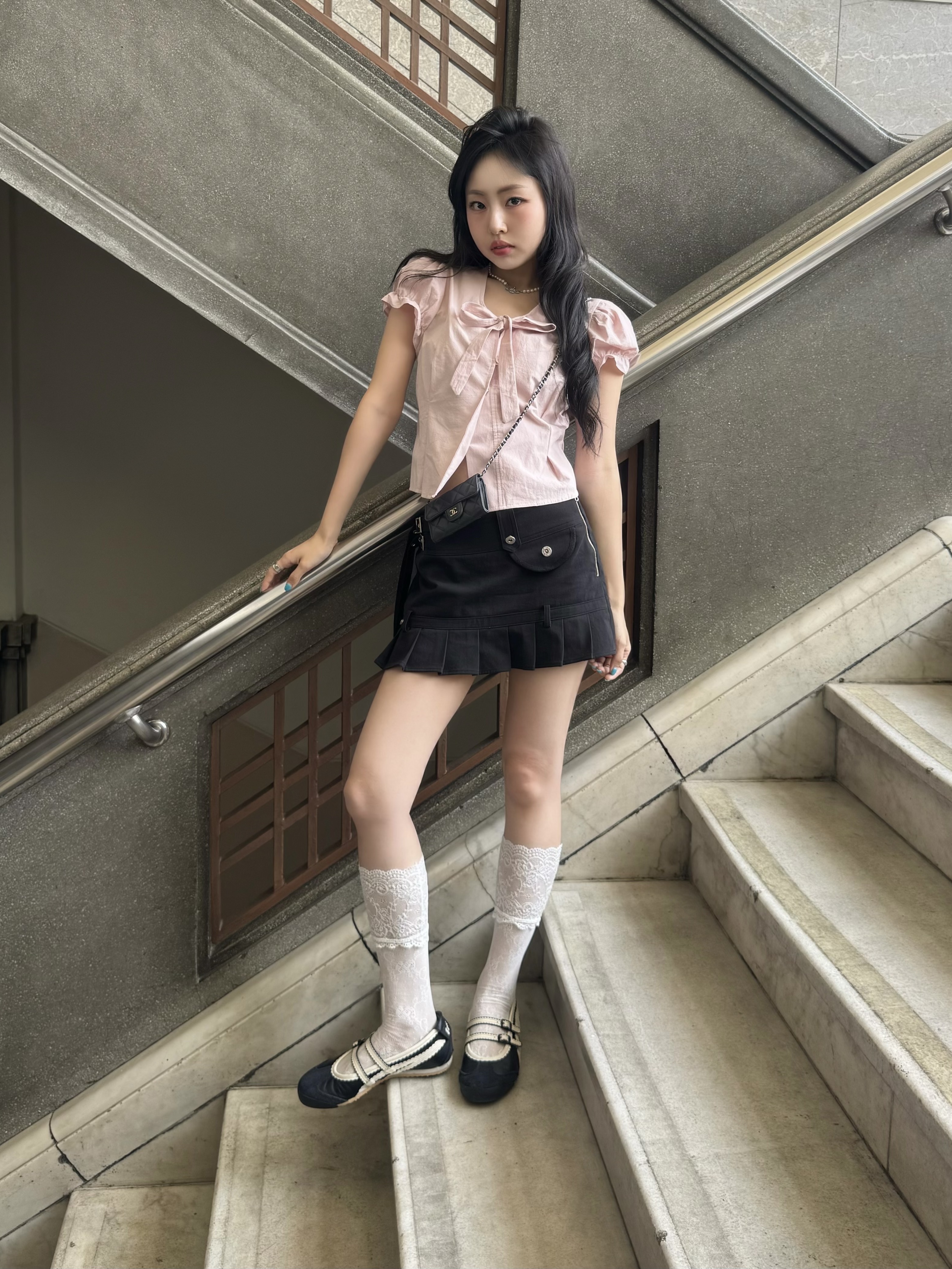 (W) Onitsuka Tiger Mexico 66 TGRS Black Cream, Chanel Classic Card Holder Grained Calfskin & Silver Black 착용 스타일 - 1