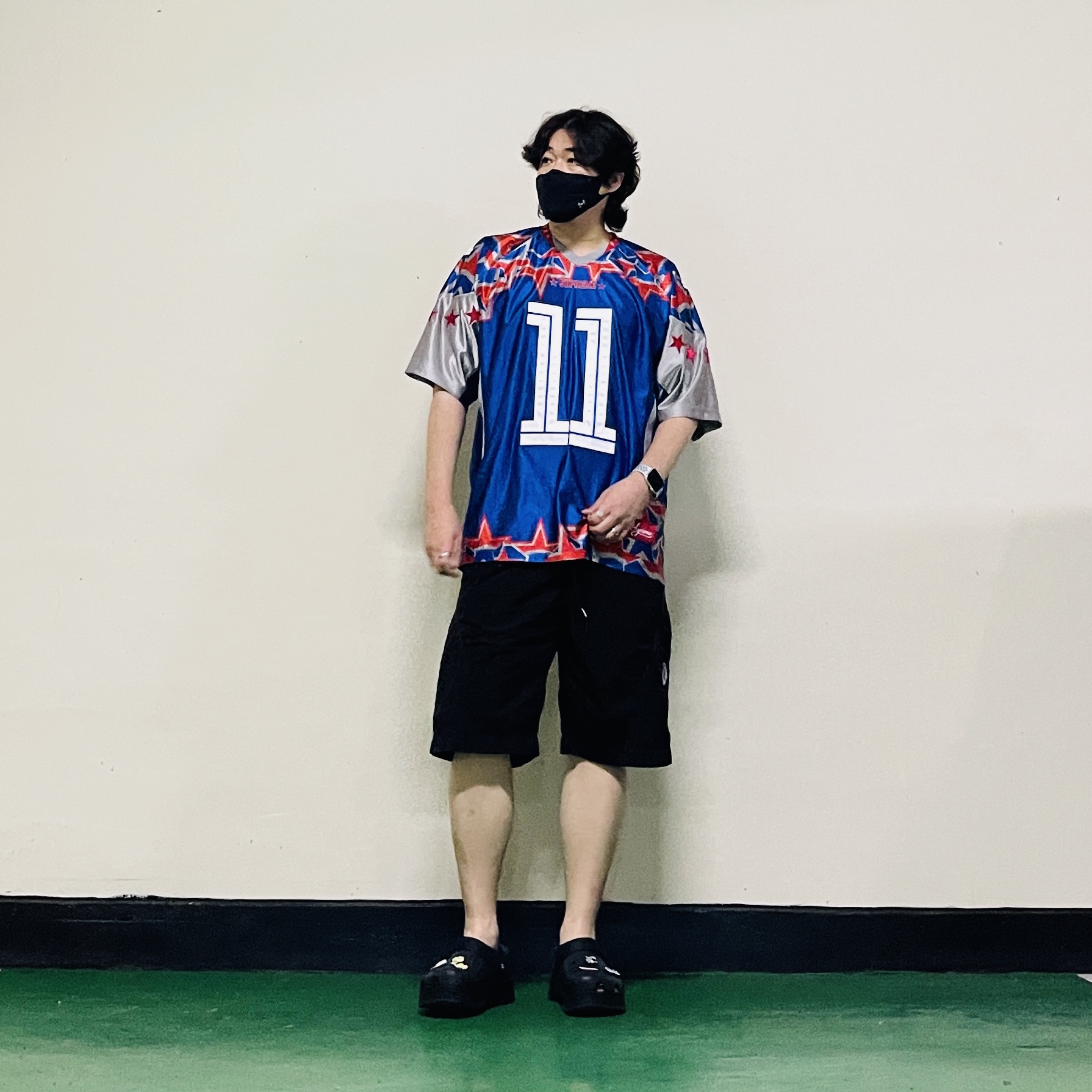 Crocs Classic Hiker Clog Black, Supreme Stars Football Jersey Royal - 25SS 착용 스타일 - 3