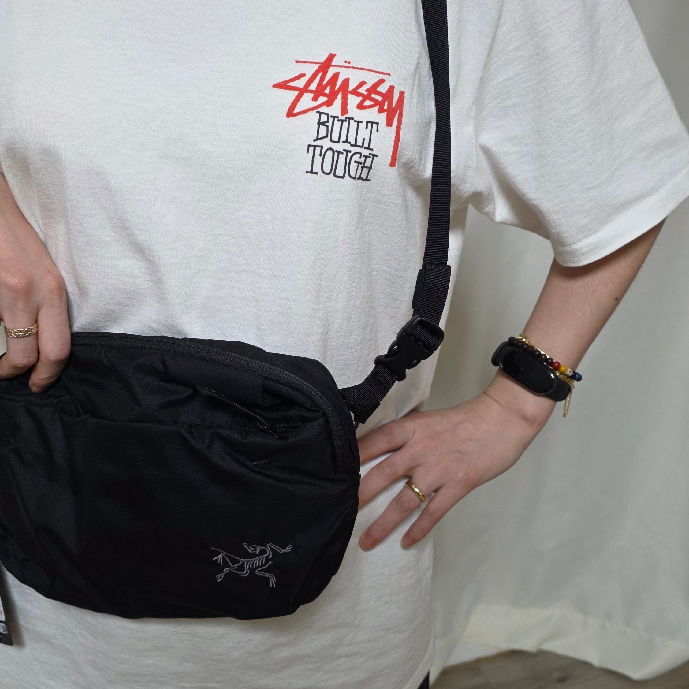 Arc'teryx Heliad 6 Crossbody Bag Black 착용 스타일 - 2