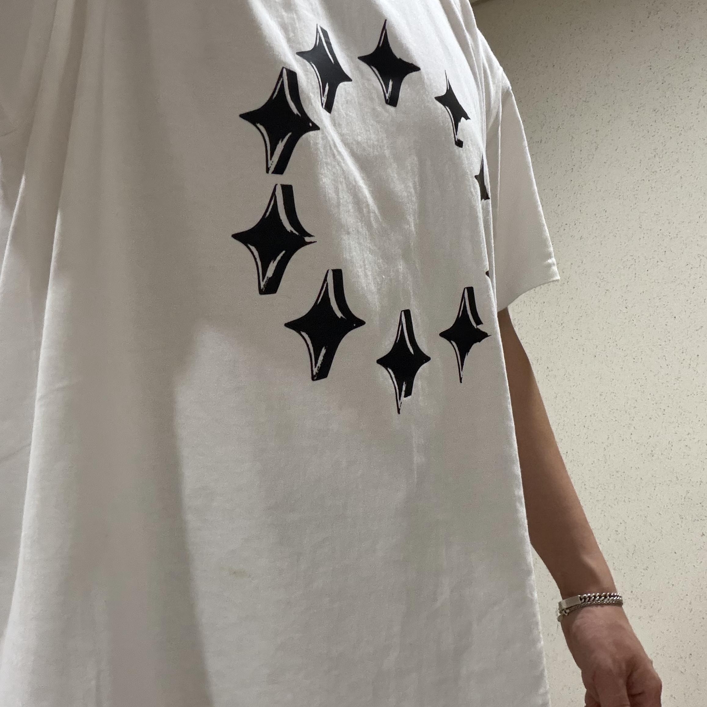 GILDAN X Summer Star Circle T-Shirt White 착용 스타일