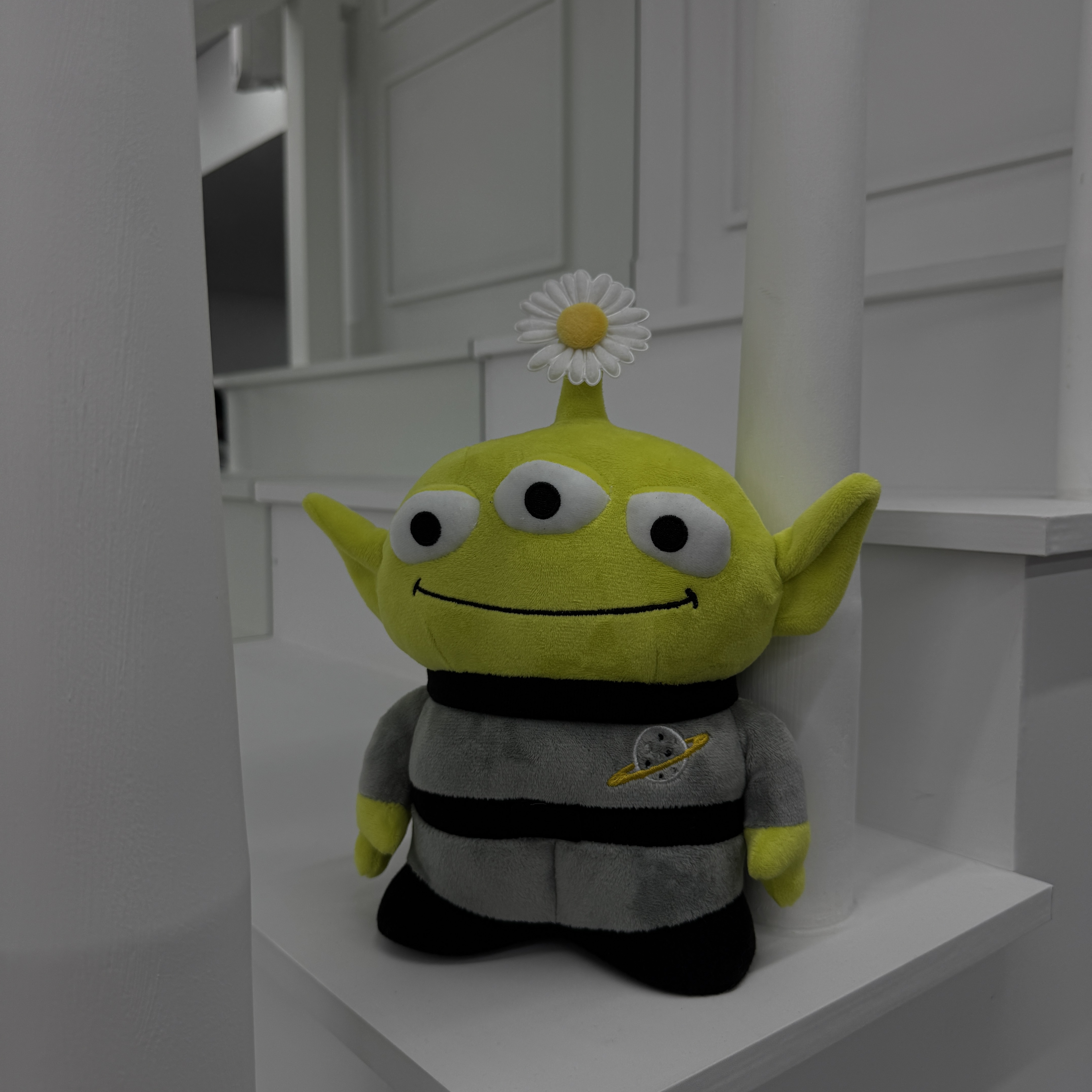 Peaceminusone x Toy Story The First Fan Standing Plush Toy Alien, Peaceminusone x Toy Story The First Fan Collectable Toy Alien 착용 스타일 - 2