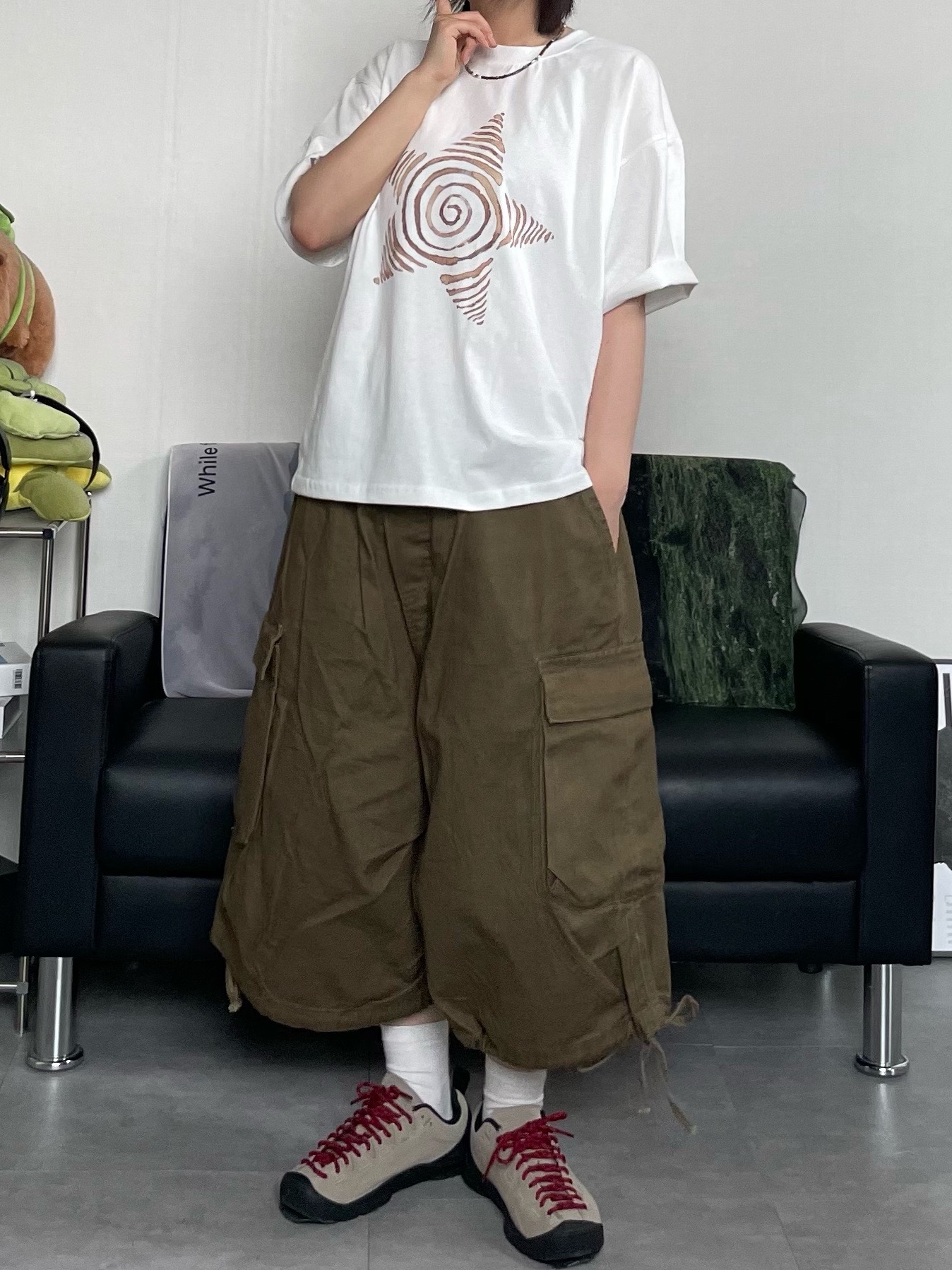 Hello Sunrise H Logo Cotton Relaxed Fit 6Panel Cap Beige, (W) Keen Jasper Suede Sneakers Silver Mink 착용 스타일 - 3