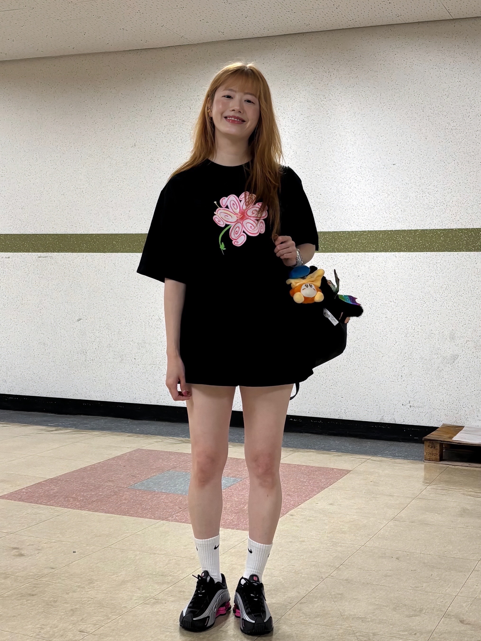 Stussy S Flower T-Shirt Black, (W) Nike Shox R4 Black Pinksicle 착용 스타일 - 6