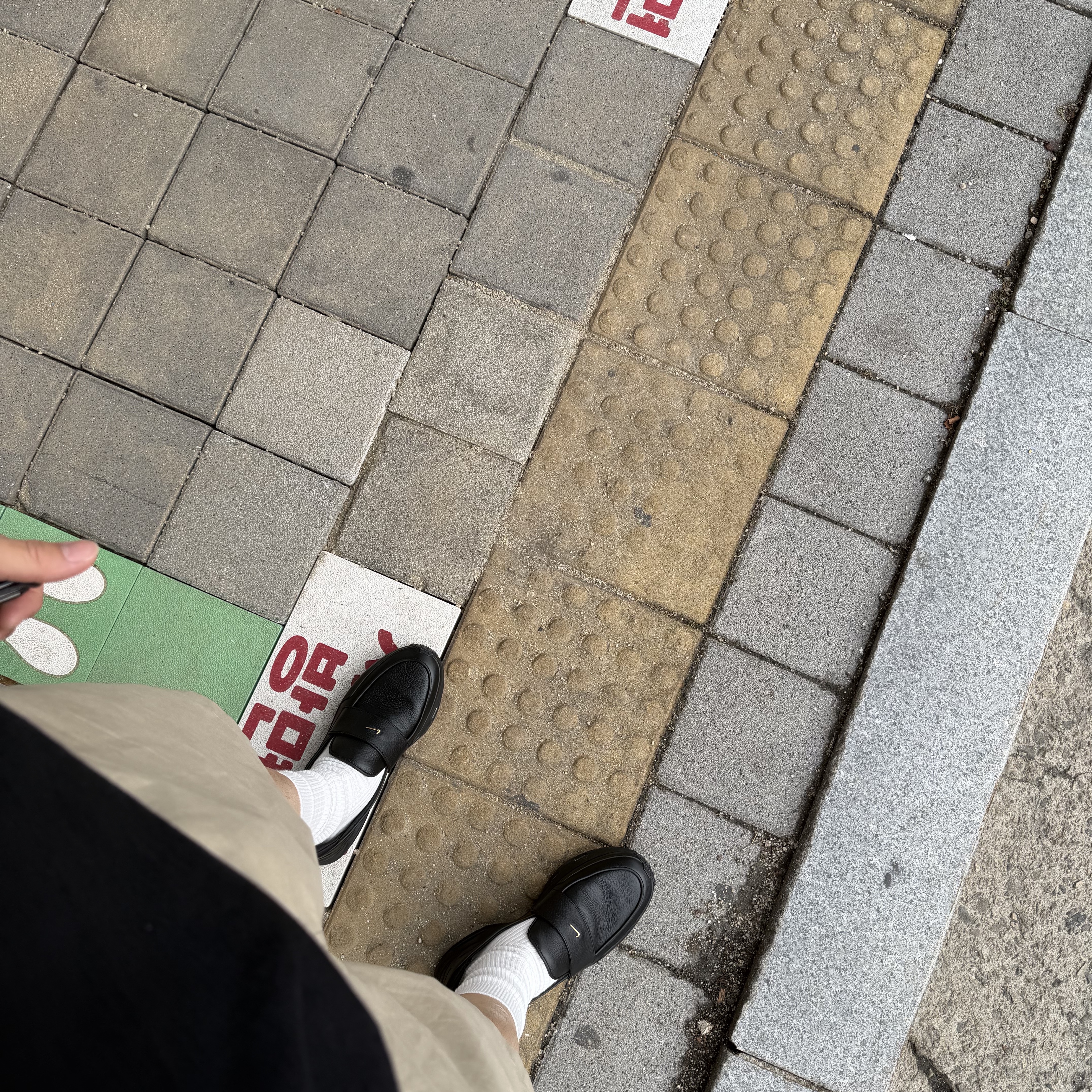 (W) Nike Air Max Phenomena Black Smoke Grey 착용 스타일