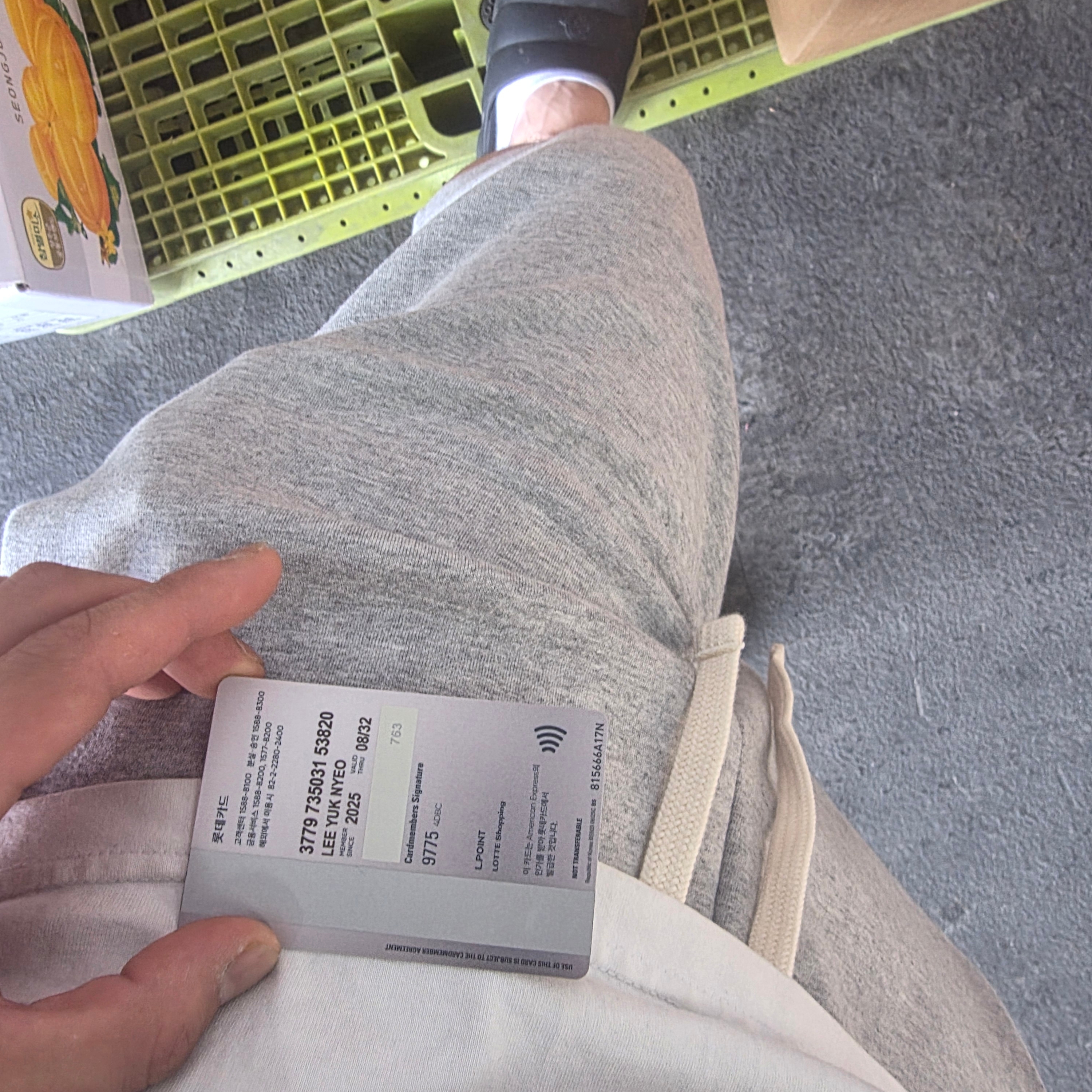Knitted Bermuda Traning Half Pants Melange Grey 착용 스타일