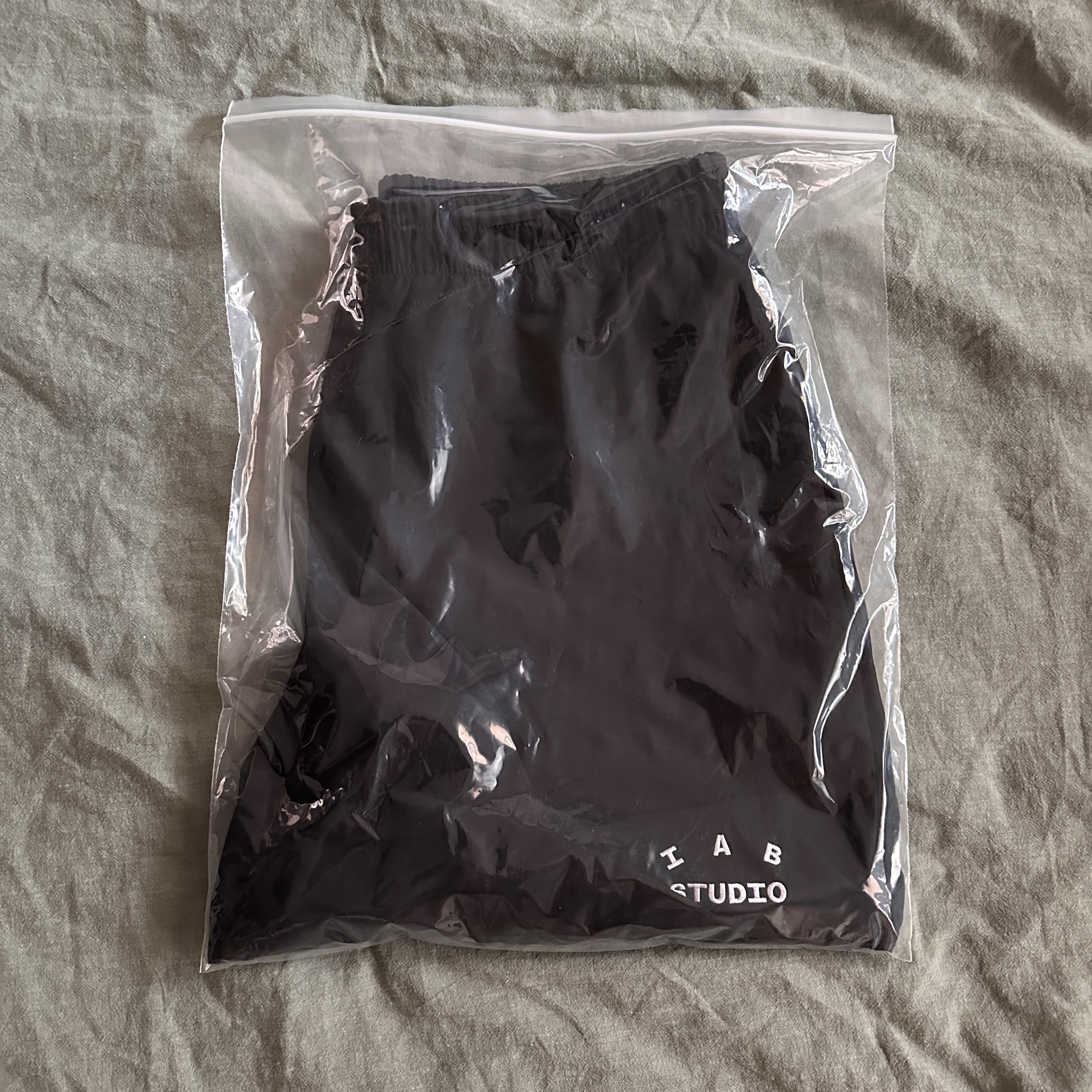 IAB Studio IAB Shorts Black 착용 스타일 - 1