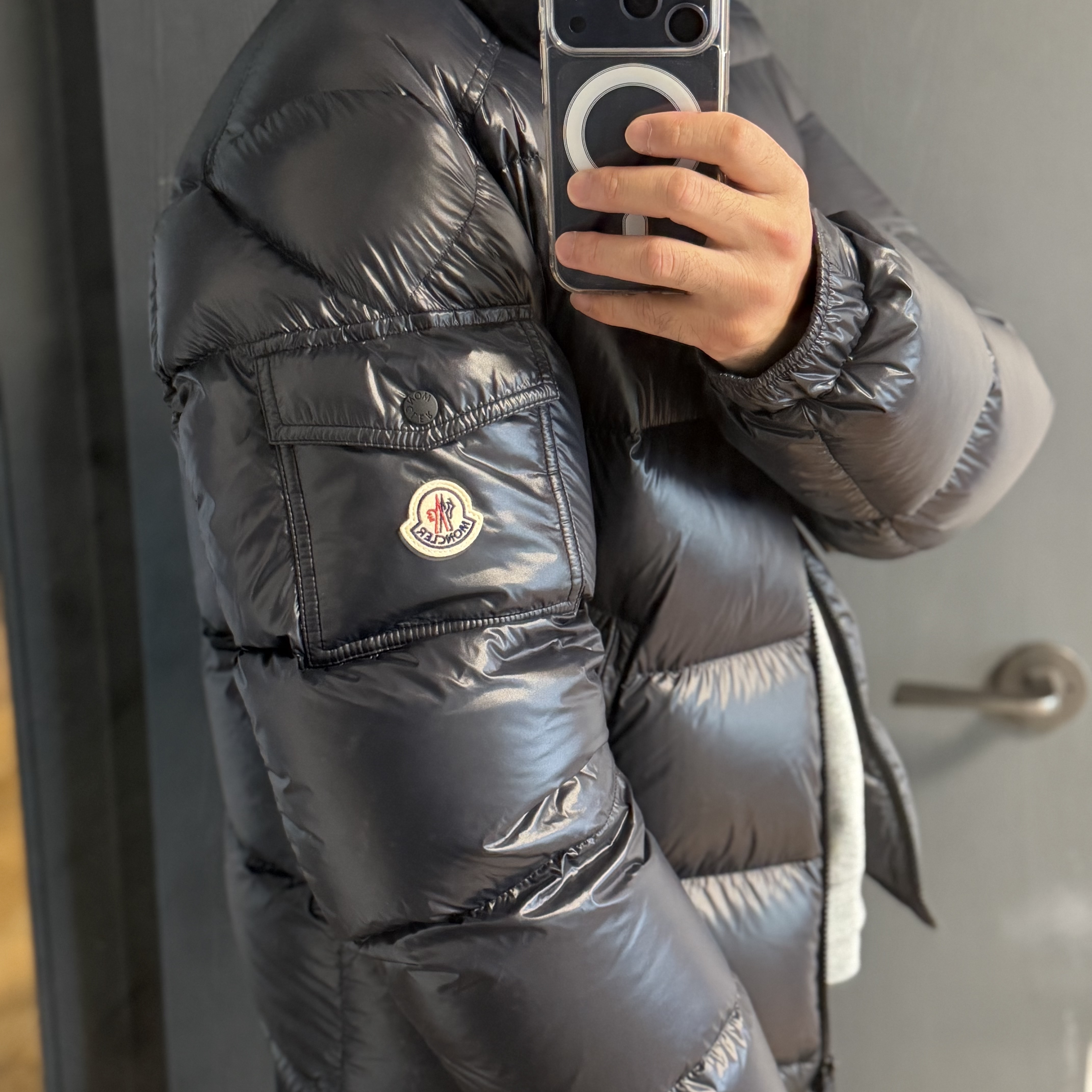 Moncler Levitha Short Down Jacket Black - 25FW 착용 스타일 - 4