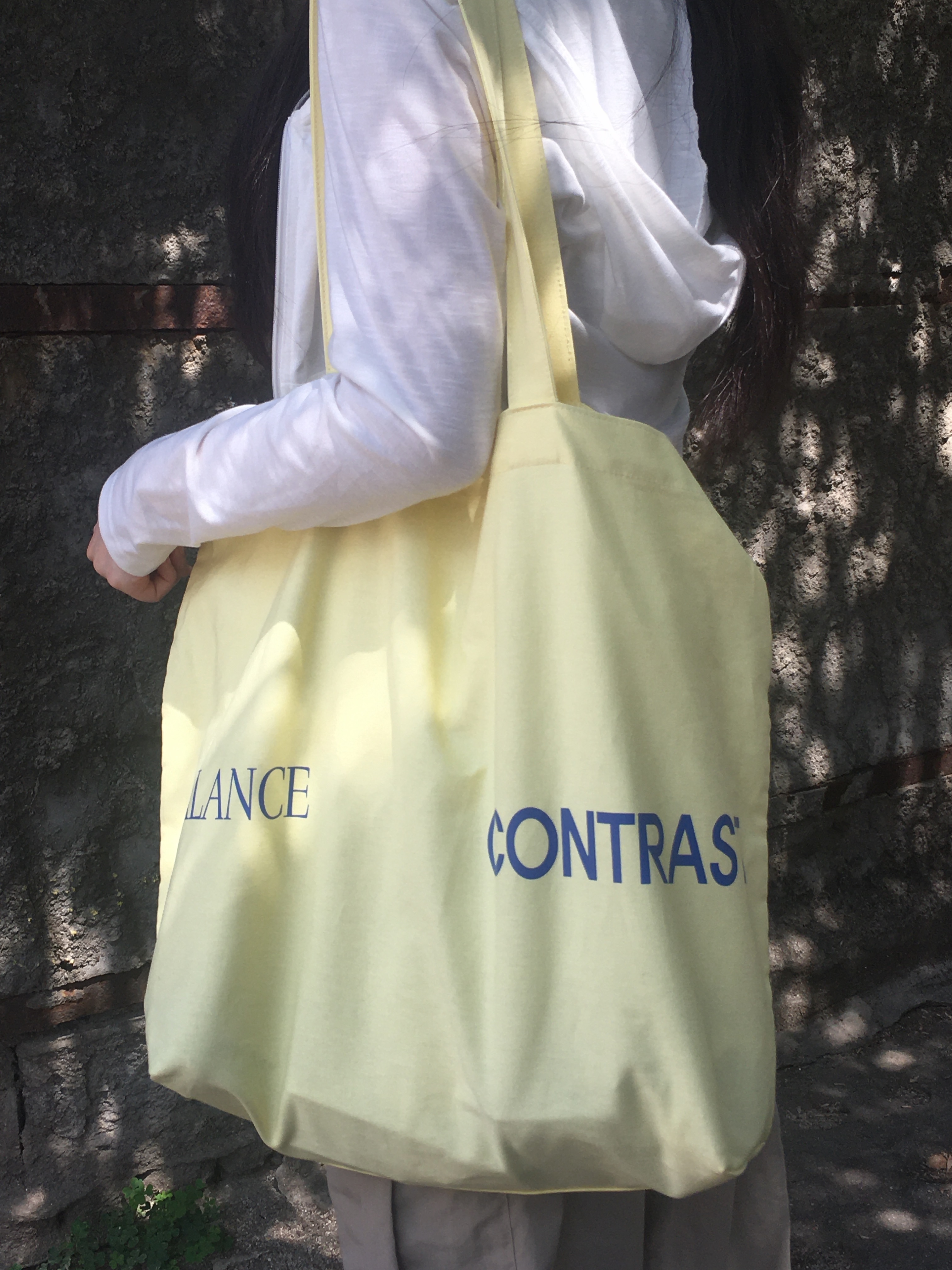 noun Easeful Tote Bag Lemon 착용 스타일 - 6