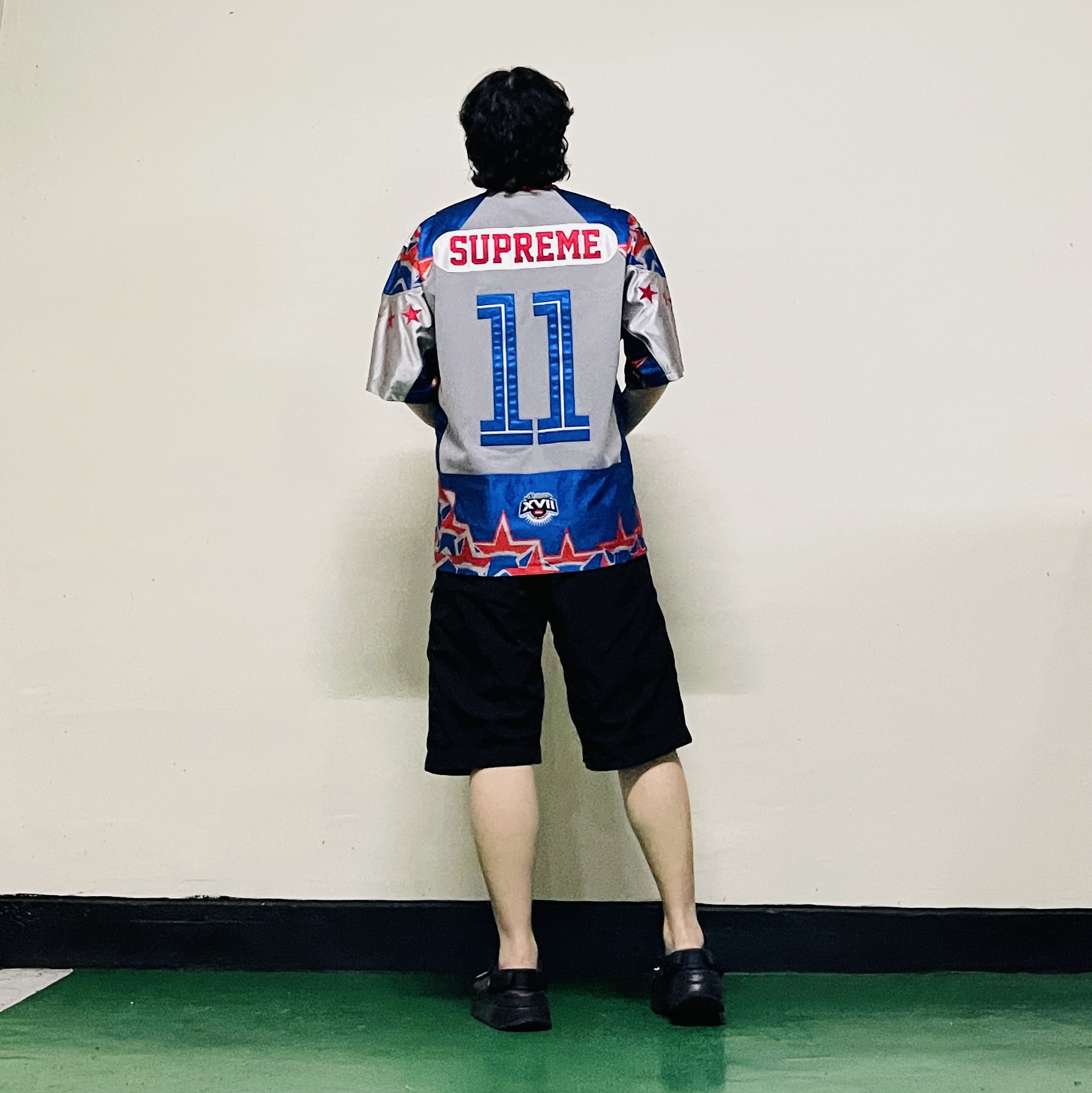 Crocs Classic Hiker Clog Black, Supreme Stars Football Jersey Royal - 25SS 착용 스타일 - 2
