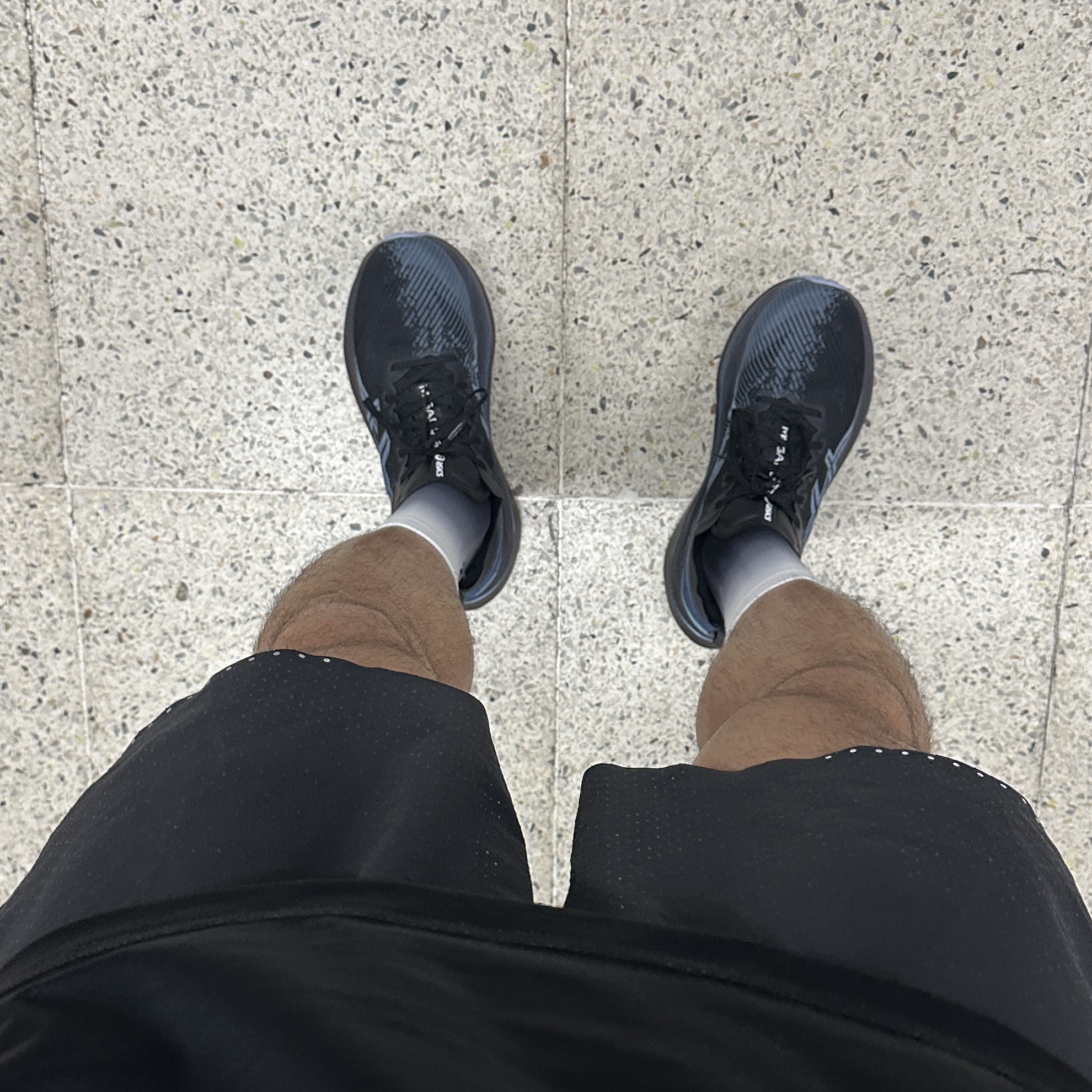 Asics Megablast Black White 착용 스타일