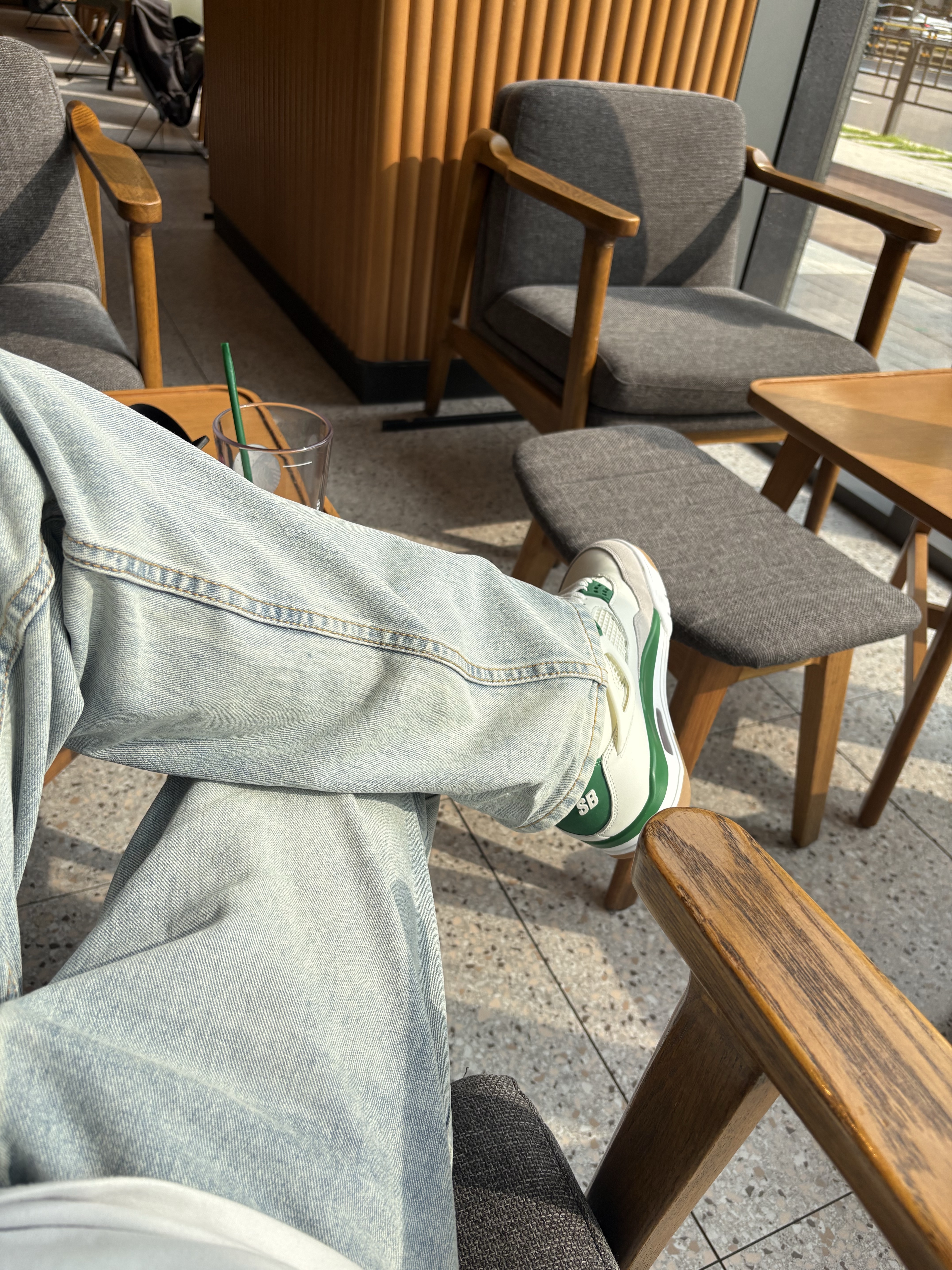 Jordan 4 x Nike SB Retro SP Pine Green 착용 스타일