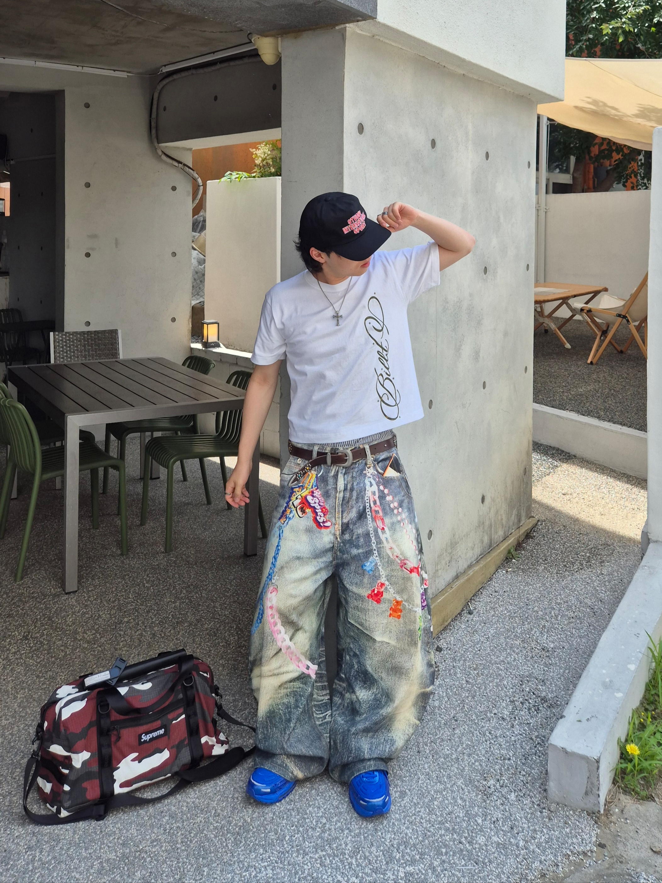 Supreme Duffle Bag Red Camo - 26SS, Nike Air Max TL 2.5 Hyper Royal Metallic Silver 착용 스타일 - 1