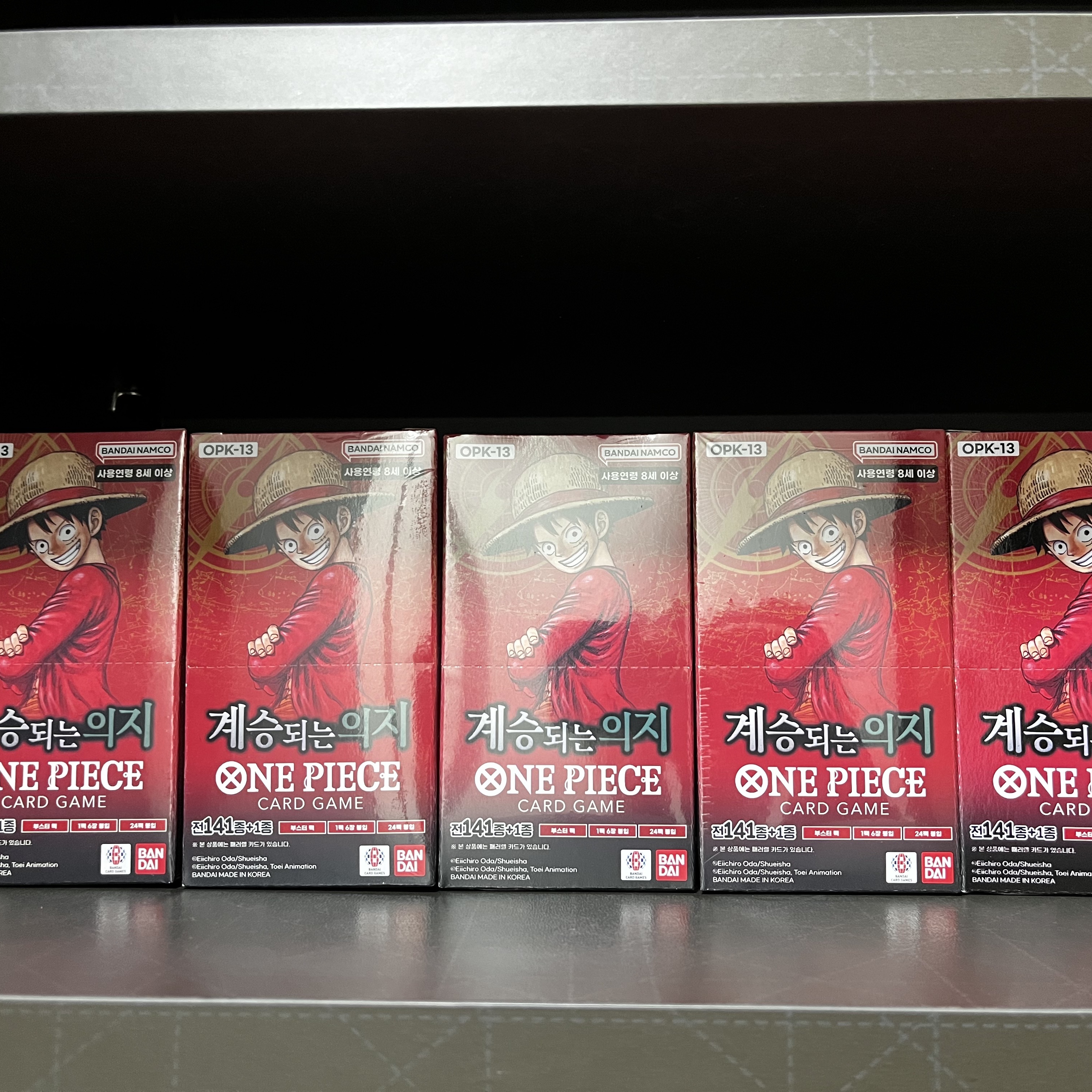 One Piece TCG OP-13 Booster Pack Carrying on His Will Box (Pack of 24/Korean Ver.) 착용 스타일