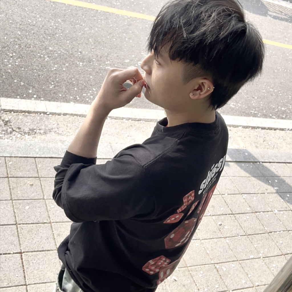 Stussy Rollers T-Shirt Black 착용 스타일 - 2