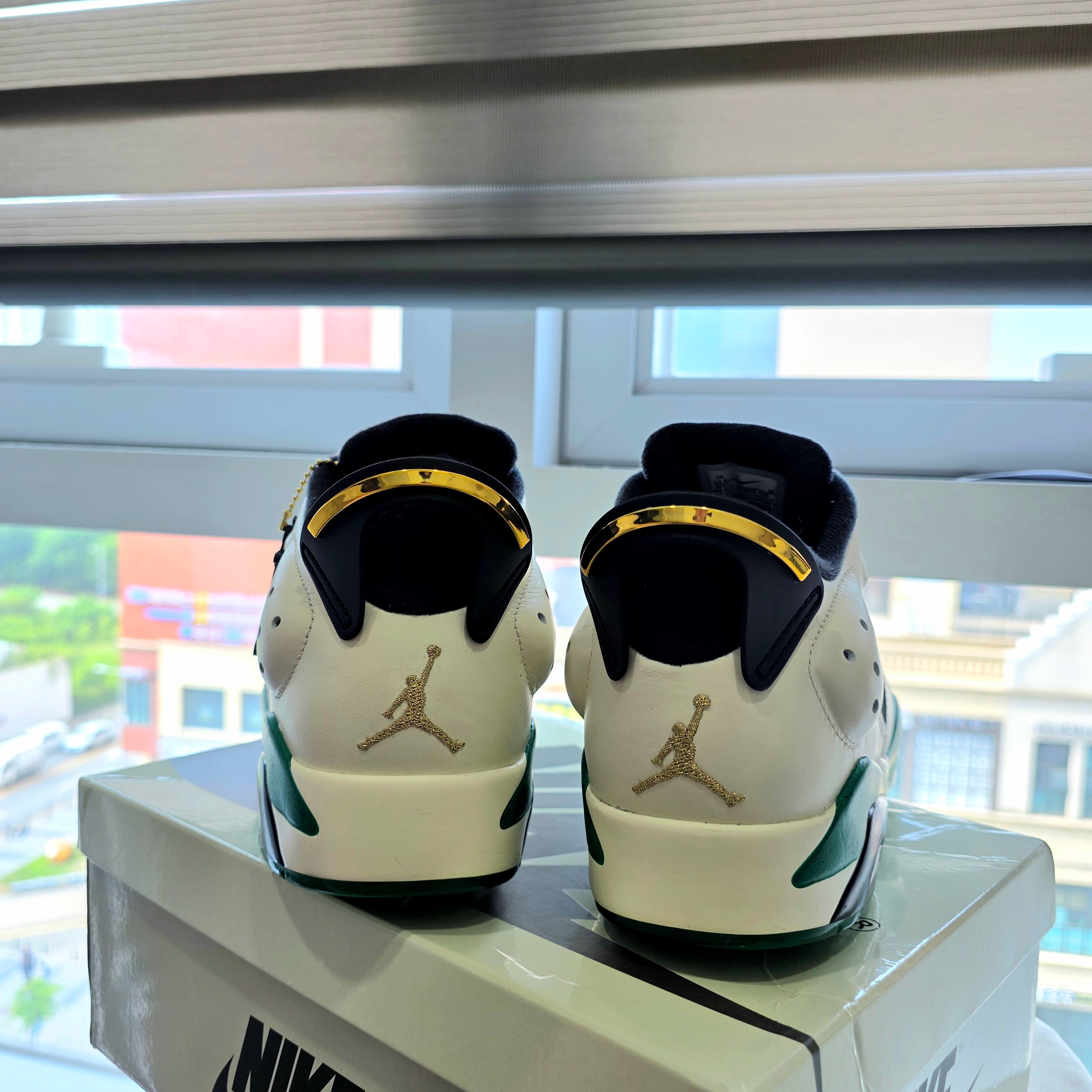 Jordan 6 x Eastside Golf Low Golf 1961 White Malachite 착용 스타일 - 3