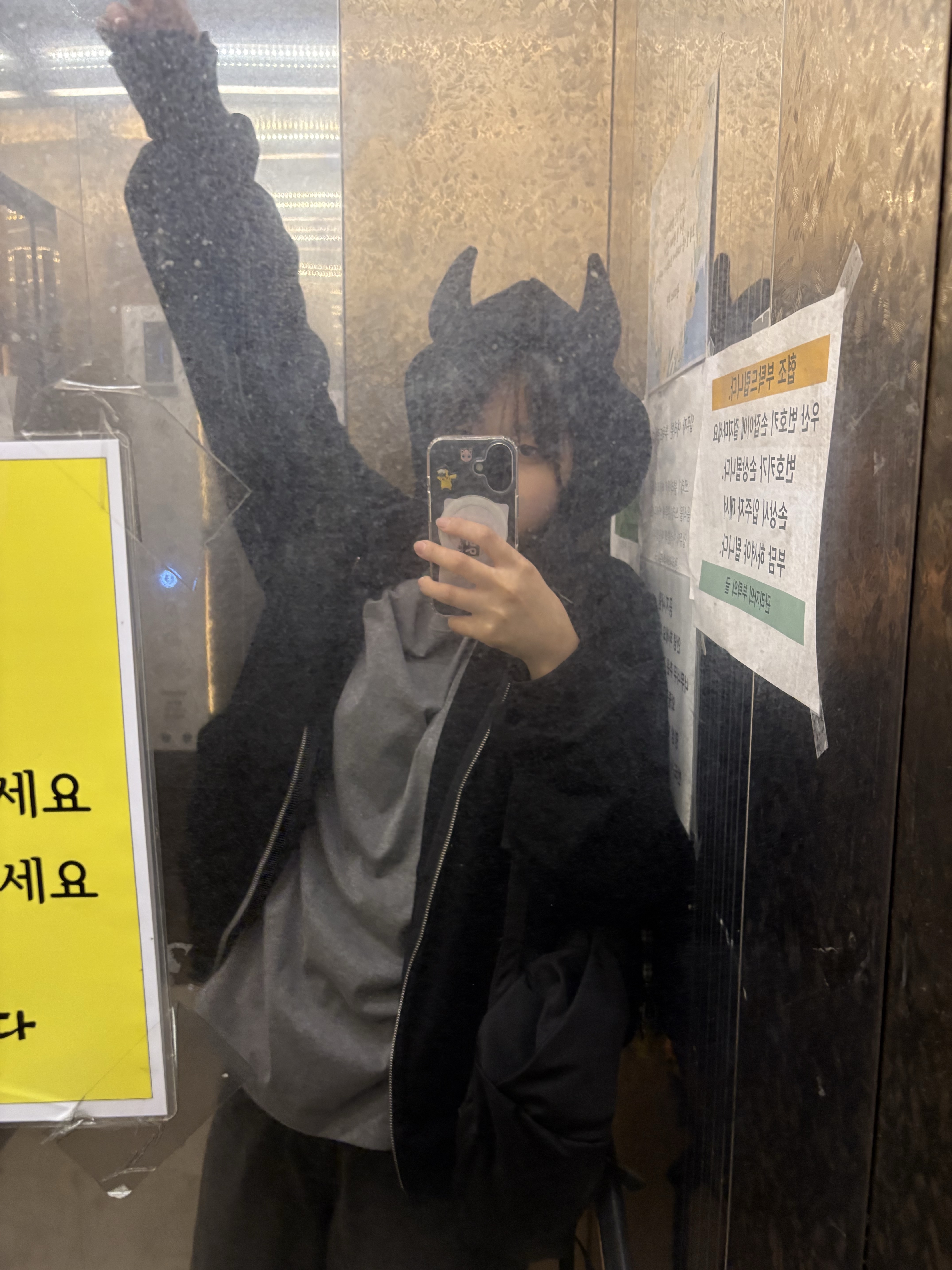 YEGG Devil Hoodie Black 착용 스타일 - 1