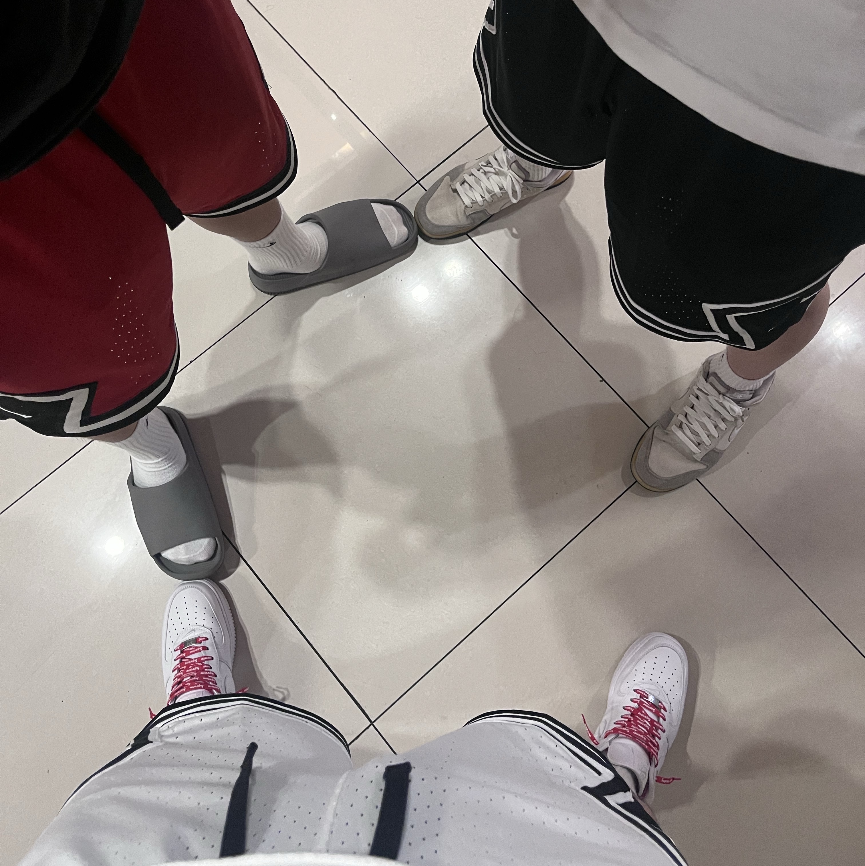 Nike x Supreme Air Force 1 Low White, Jordan Sport Dri-Fit Mesh Diamond Shorts Black White 착용 스타일 - 2