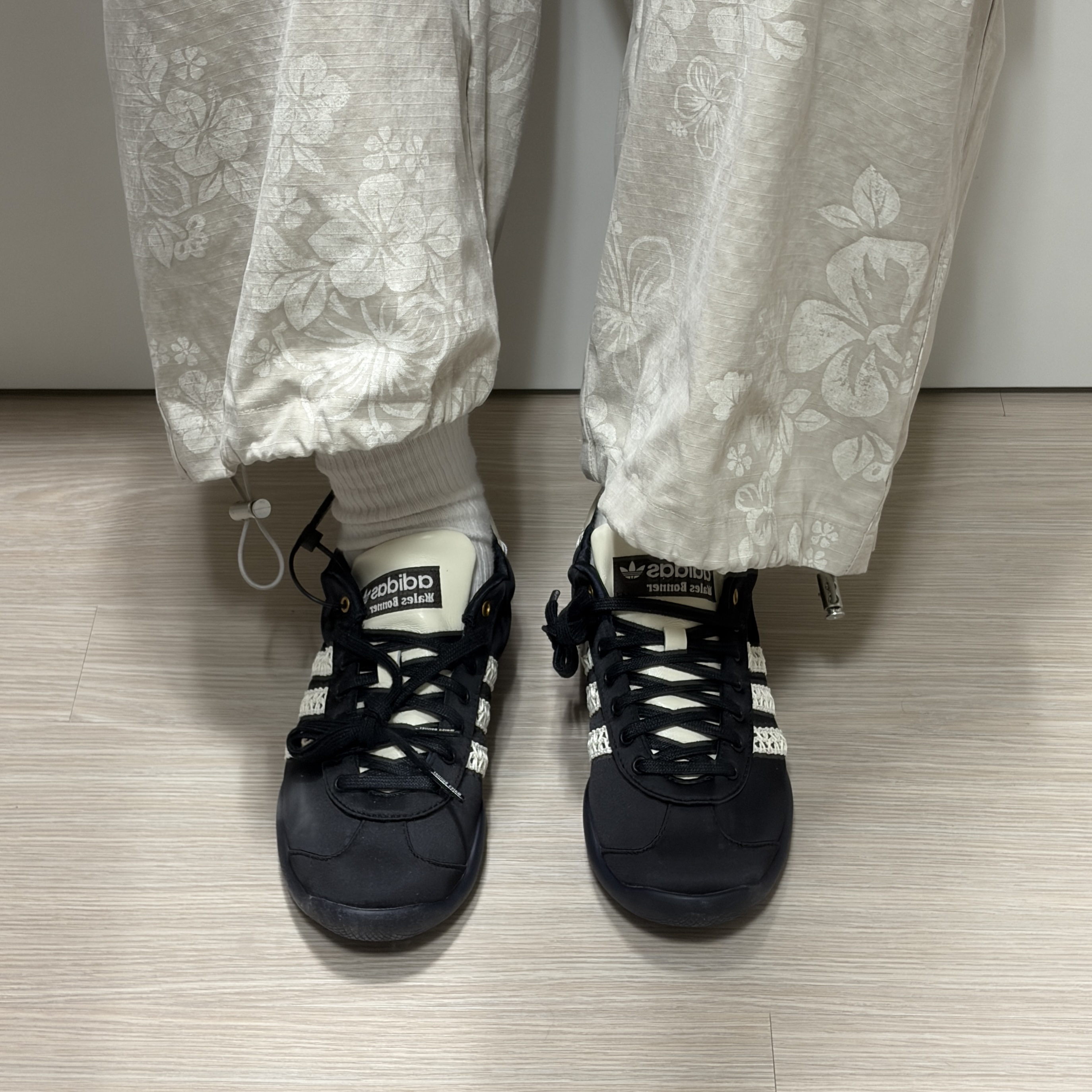 Adidas x Wales Bonner Karintha Satin Core Black Dark Brown 착용 스타일 - 5