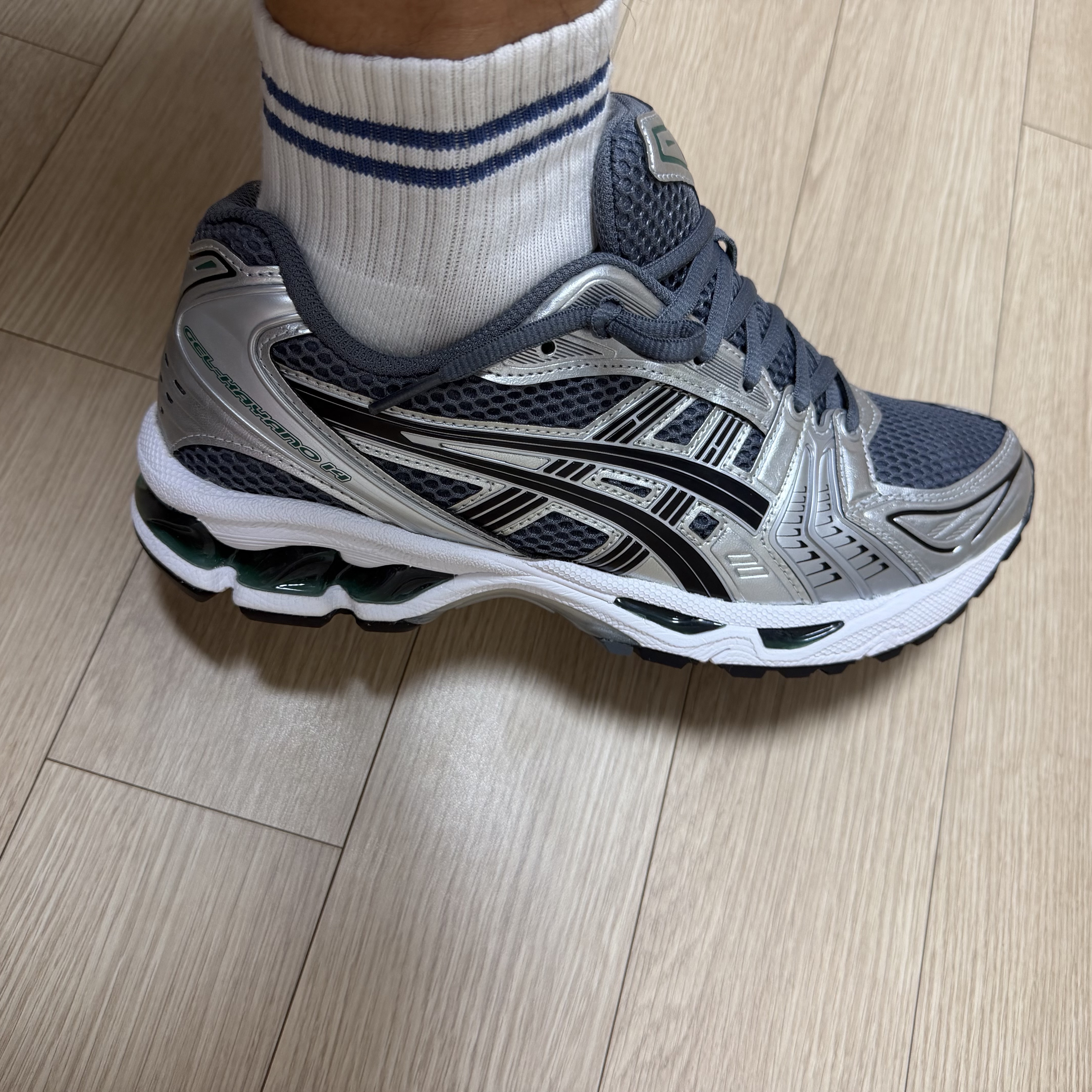 Asics Gel-Kayano 14 Metropolis Jasper Green 착용 스타일 - 7