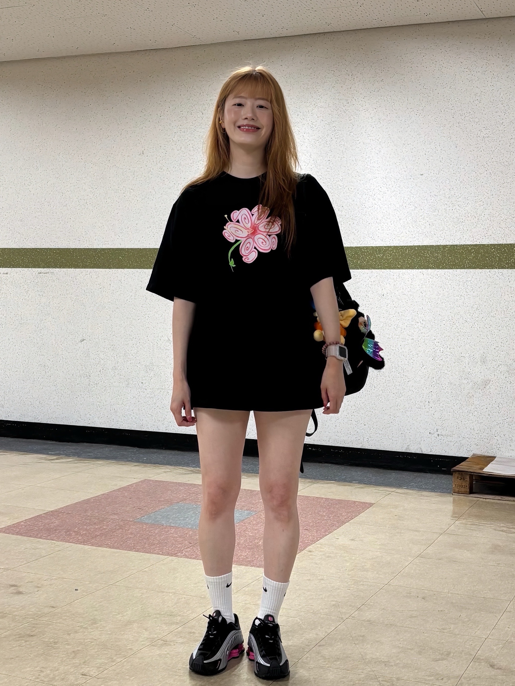 Stussy S Flower T-Shirt Black, (W) Nike Shox R4 Black Pinksicle 착용 스타일 - 4