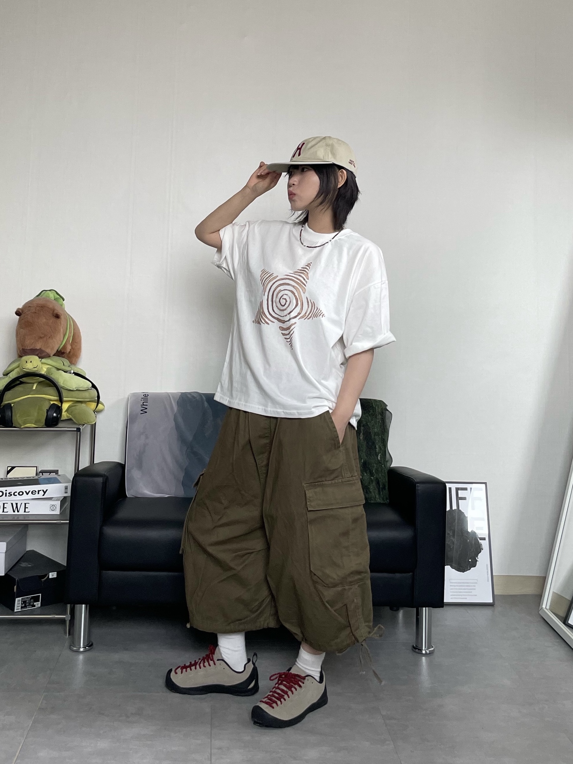 Hello Sunrise H Logo Cotton Relaxed Fit 6Panel Cap Beige, (W) Keen Jasper Suede Sneakers Silver Mink 착용 스타일 - 2