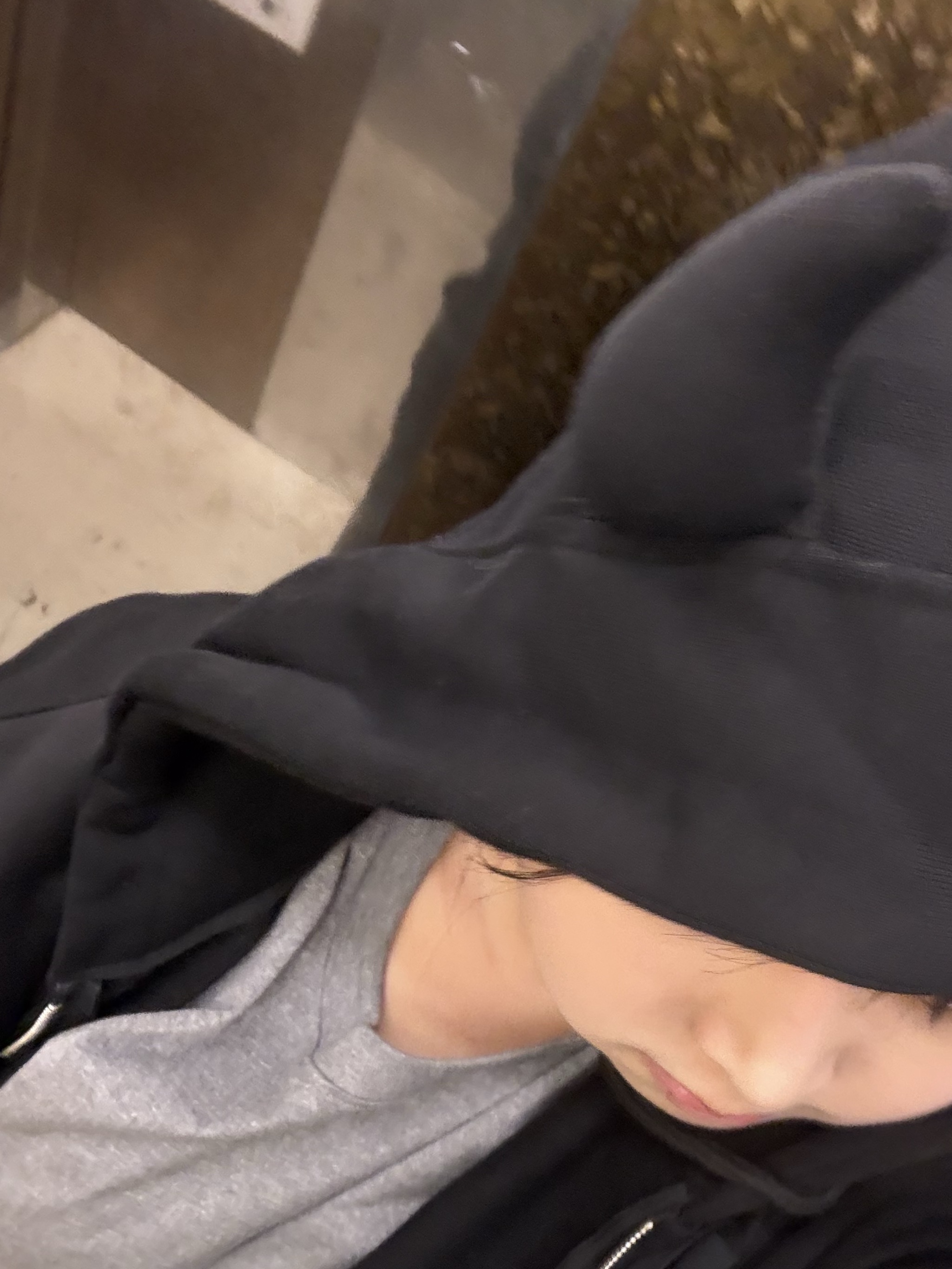 YEGG Devil Hoodie Black 착용 스타일 - 2