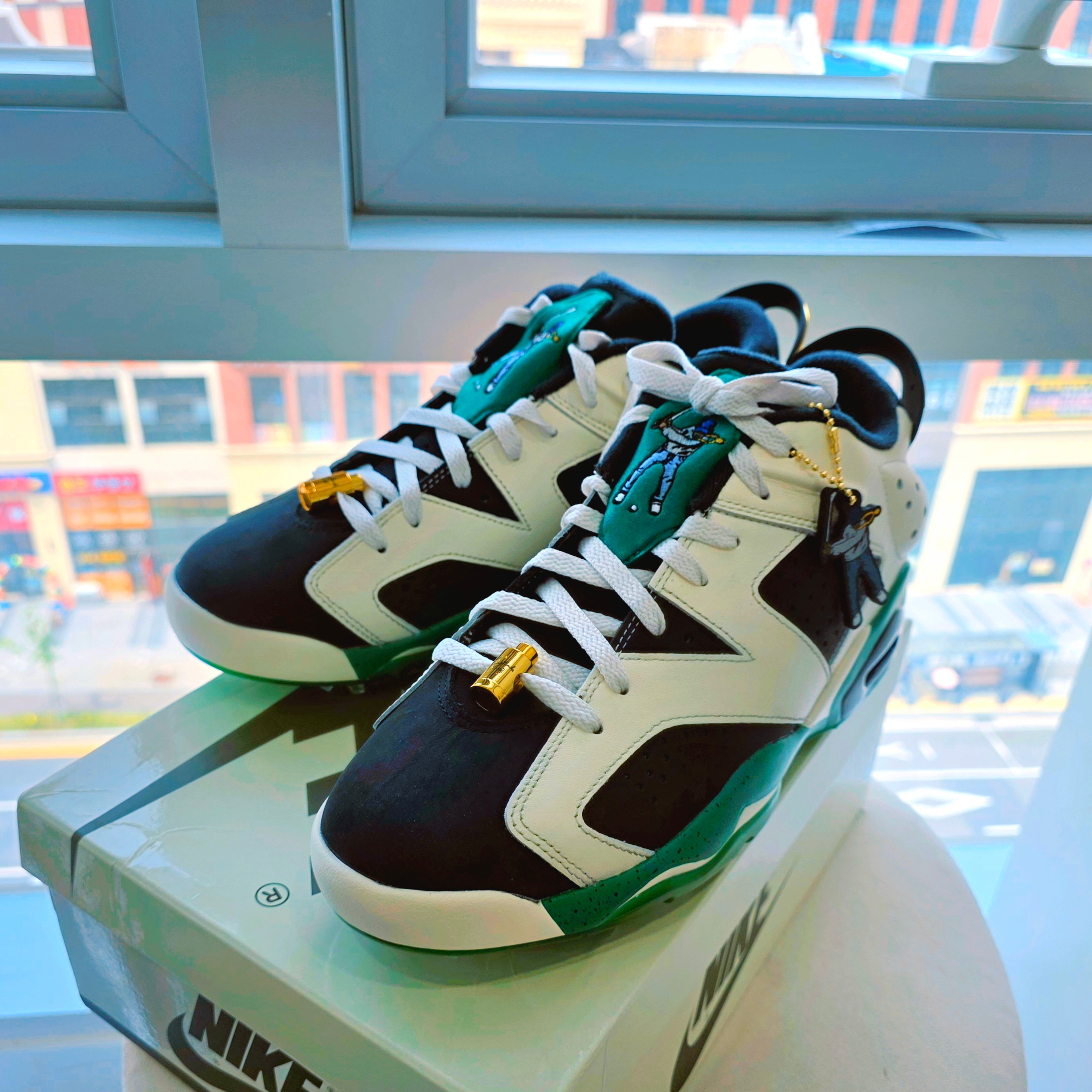 Jordan 6 x Eastside Golf Low Golf 1961 White Malachite 착용 스타일 - 5