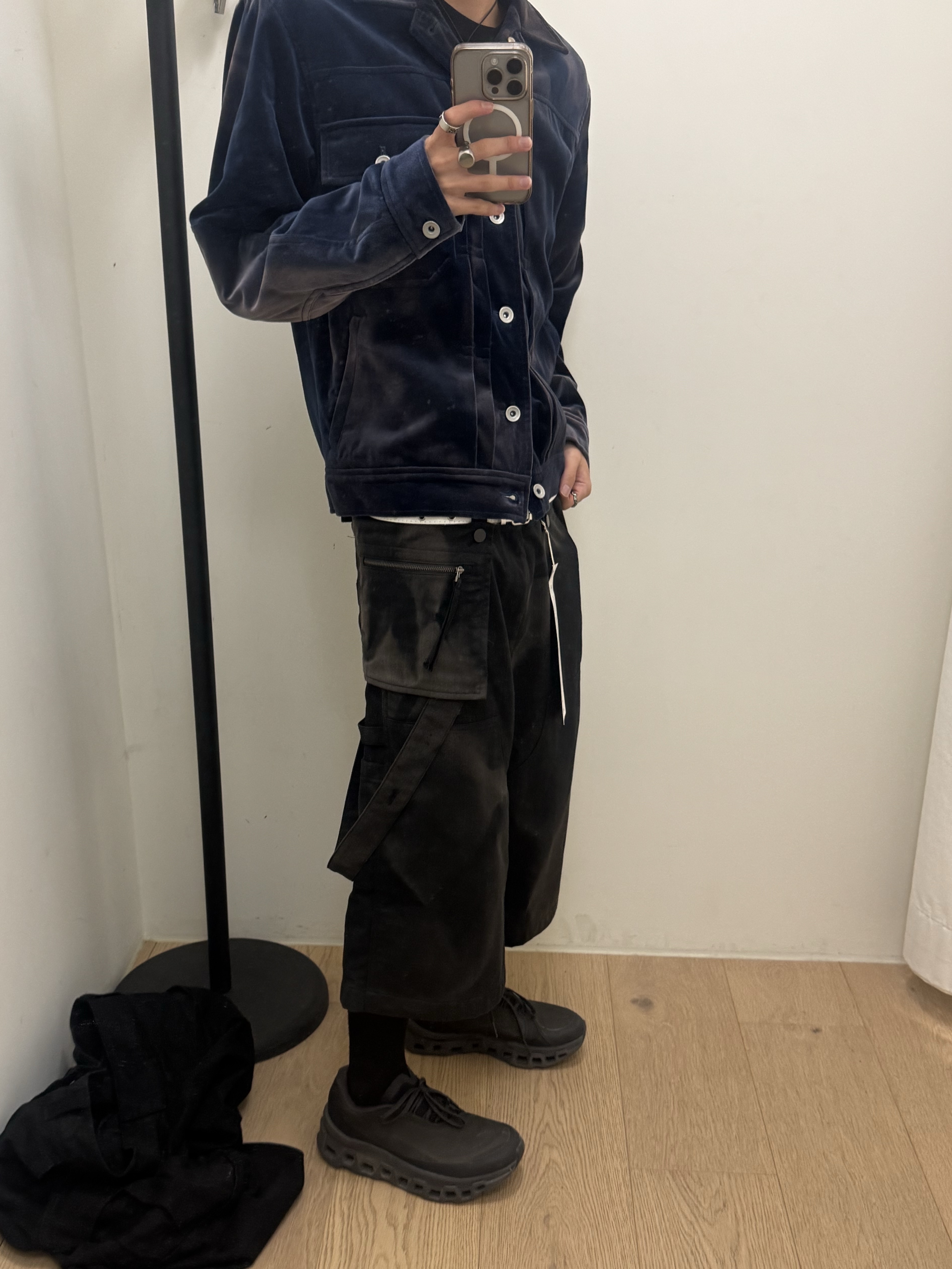 Jiyong Kim Sun Bleached Double Front Shorts Black, On Running x Post Archive Faction (Paf) Cloudmonster 2 Thorn Brown 착용 스타일