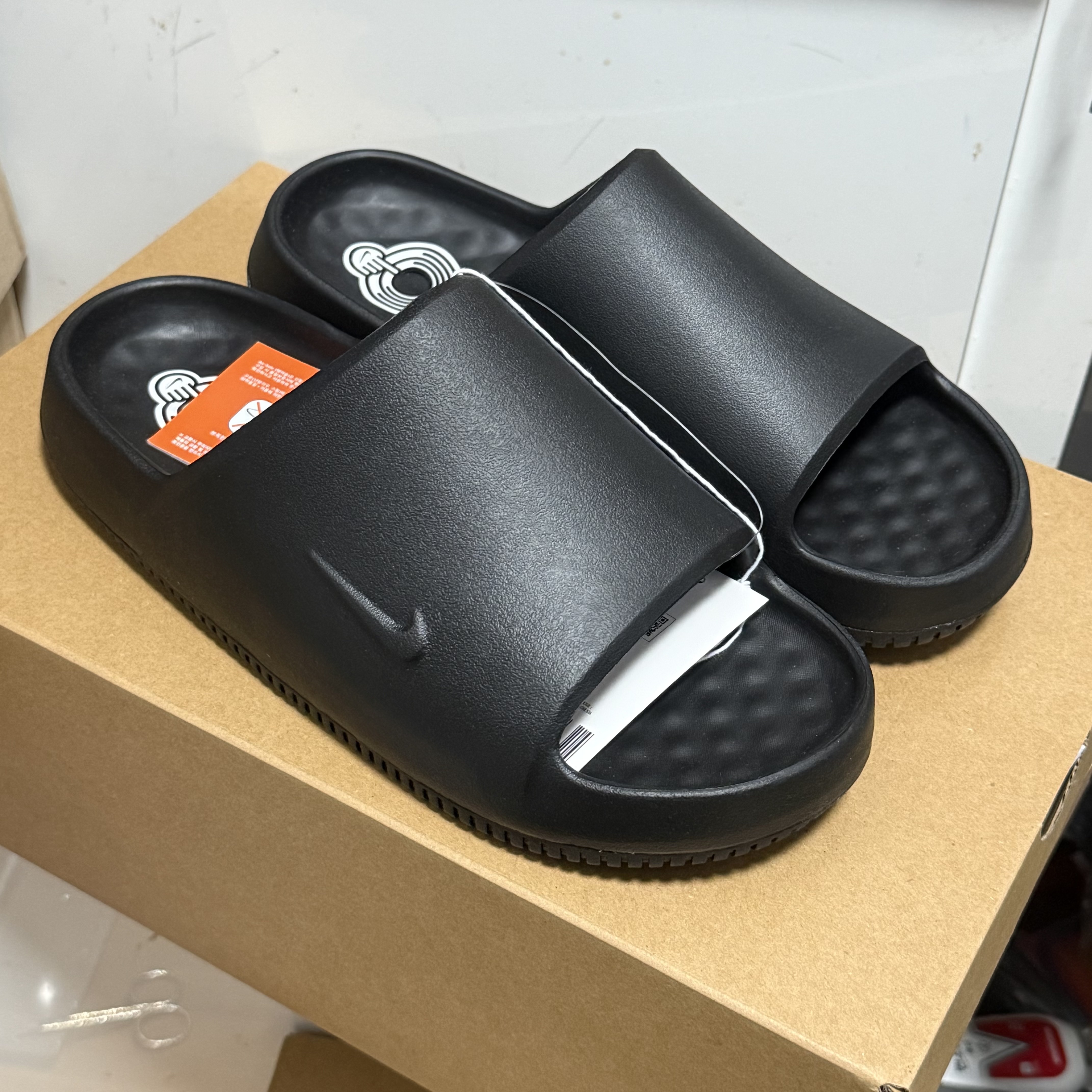 Nike Calm 2.0 Slides Black 착용 스타일