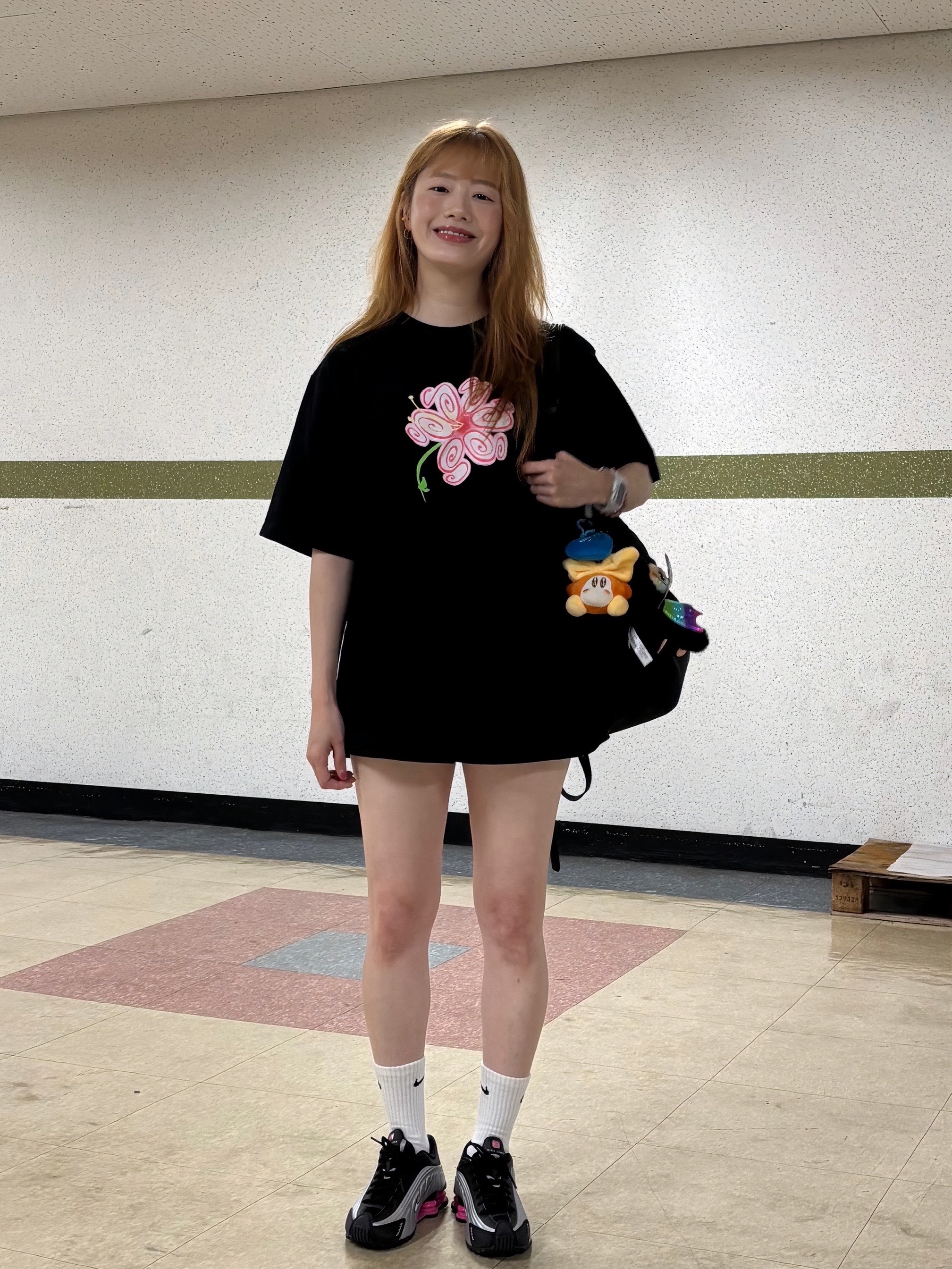 Stussy S Flower T-Shirt Black, (W) Nike Shox R4 Black Pinksicle 착용 스타일 - 5