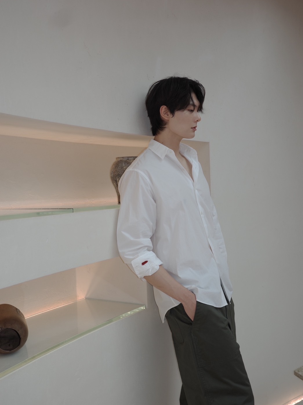AKRYL Typewriter Shirt White - 26FW, AKRYL Fat Fatigue Pants Olive - 26FW 착용 스타일 - 1