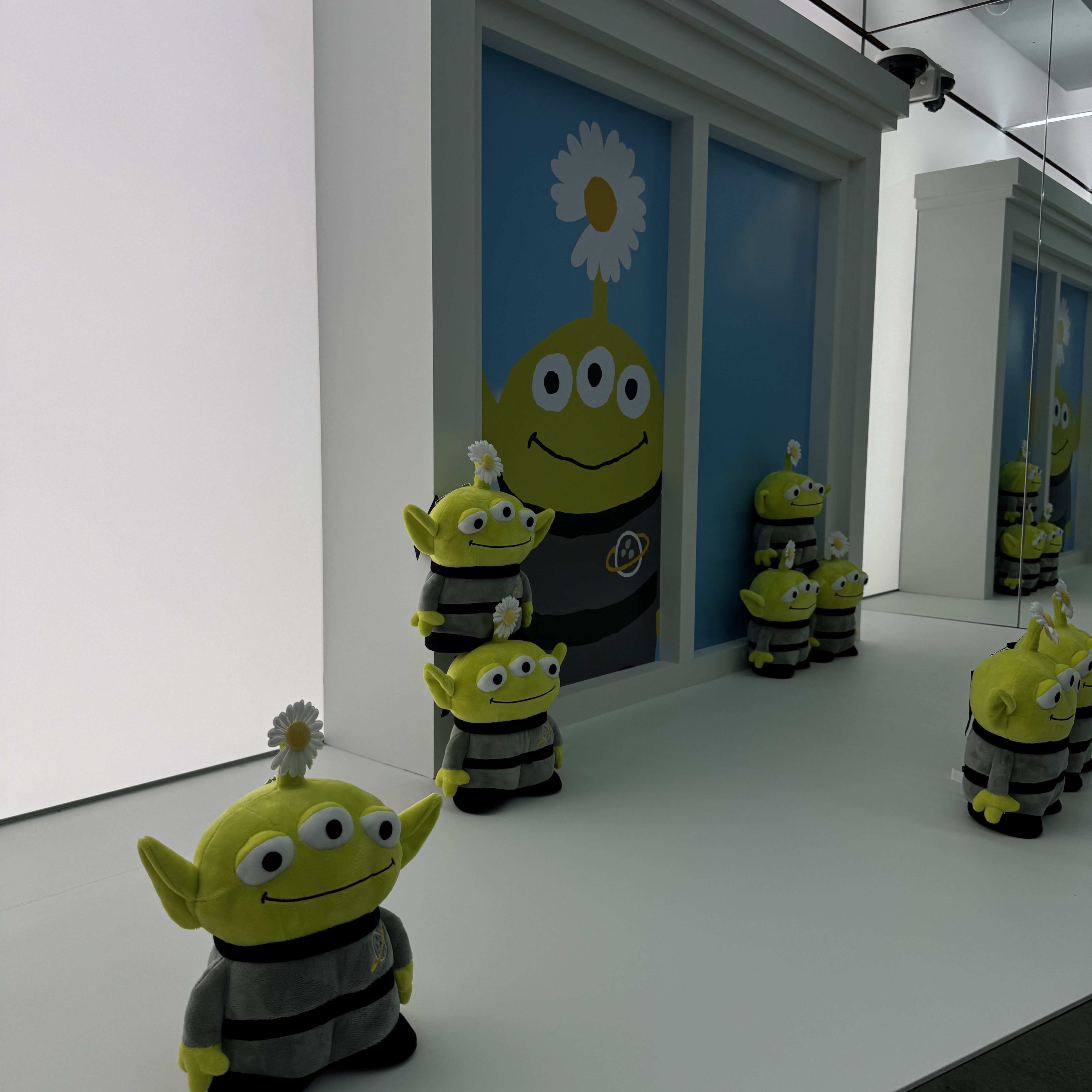 Peaceminusone x Toy Story The First Fan Standing Plush Toy Alien, Peaceminusone x Toy Story The First Fan Collectable Toy Alien 착용 스타일 - 1