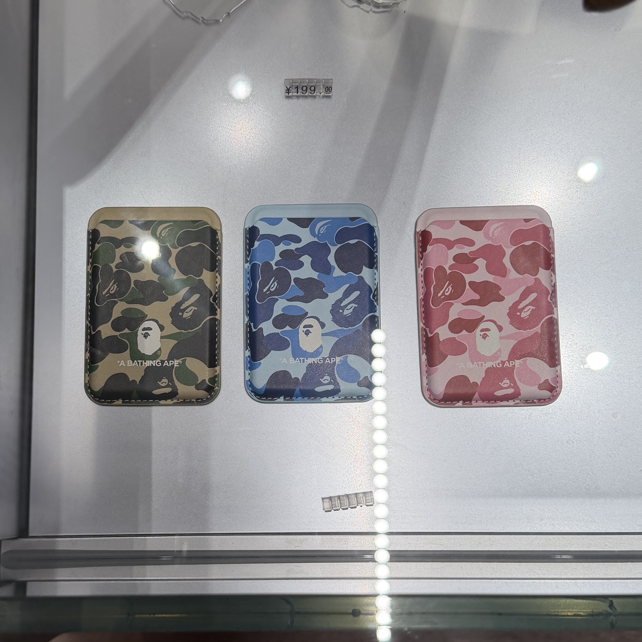 BAPE ABC Camo Magnet Card Case Mobile Green 착용 스타일